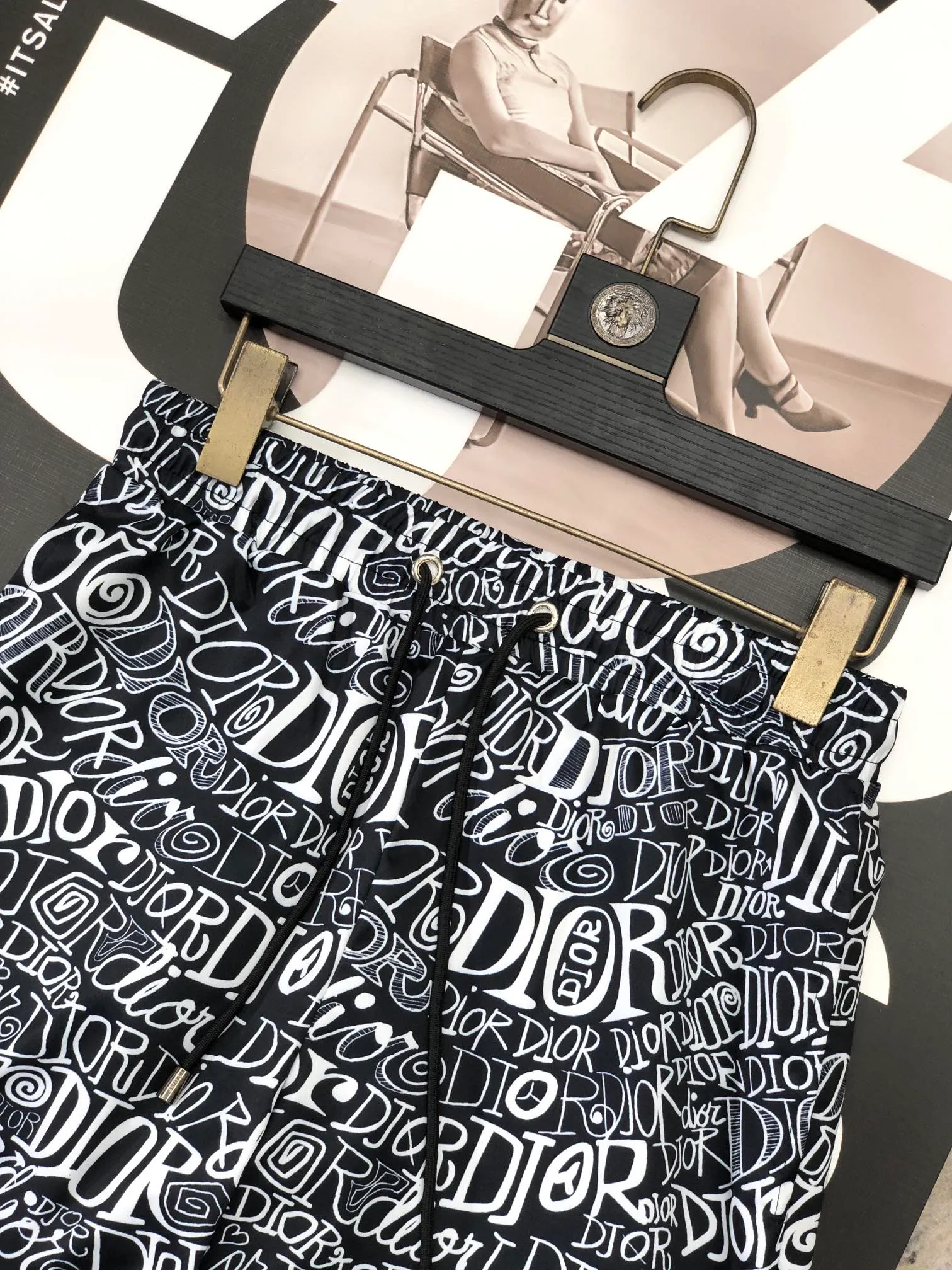 🅿️160 Dior's latest 2025 summer style men's casual shorts, beach pants, custom-made quick-drying fabrics, soft and smooth texture, not only the overlord on the beach, but also very stylish even when worn casually on the street, a versatile item in summer. Same style for men and women Size: M-3XL