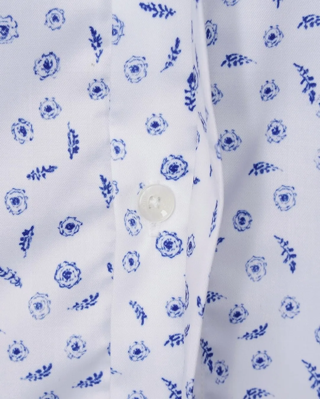 🅿️296 DIOR 🔥Breaking news, limited edition animal and flower logo digitally printed long-sleeved shirt, 2025ss official website new long-sleeved shirt, exquisitely printed logo, high-end version, custom-made fabrics at the counter, highly breathable and comfortable, exquisitely crafted, with impeccable detail processing, ✅customized logo engraved buttons, complete with three labels. Brand element design concept reflects high quality. It feels delicate and soft! It presents a casual cut and the upper body shape is great! 🐍Size: M-XXL