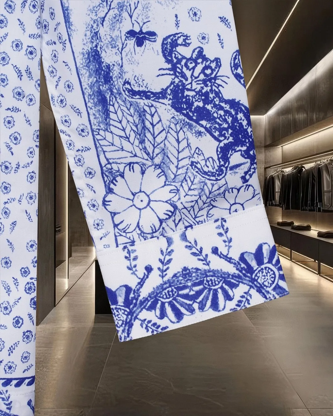 🅿️296 DIOR 🔥Breaking news, limited edition animal and flower logo digitally printed long-sleeved shirt, 2025ss official website new long-sleeved shirt, exquisitely printed logo, high-end version, custom-made fabrics at the counter, highly breathable and comfortable, exquisitely crafted, with impeccable detail processing, ✅customized logo engraved buttons, complete with three labels. Brand element design concept reflects high quality. It feels delicate and soft! It presents a casual cut and the upper body shape is great! 🐍Size: M-XXL