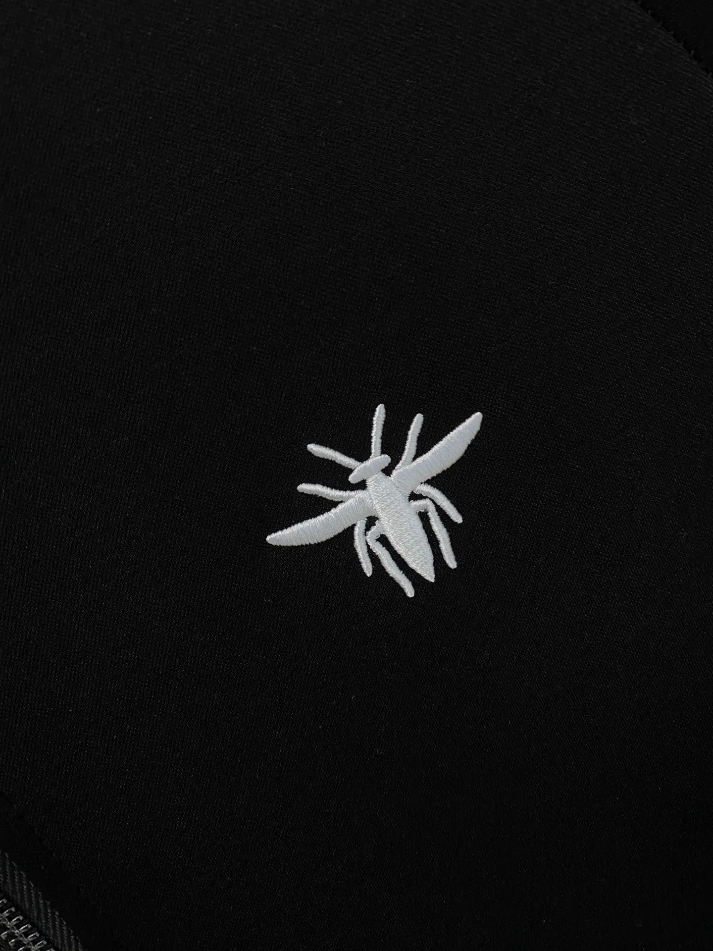 🅿️700 Dior hot-selling suit is coming. Focus on the original version of the official website. 2025 new hot-selling cardigan sweater suit. The original order is the best. 🇭🇰The meticulous work of top designers. It has a fitting and perfect upper body effect. All-natural high-quality Tencel Roman cotton 100%, close-fitting comfort, noble and elegant! Original hardware embodies elegance and nobility! Counter size: M-3XL (maximum wear to 190)