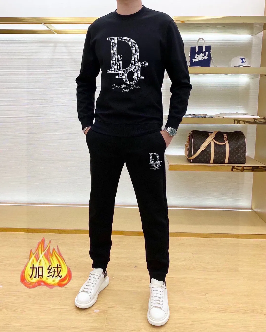 🅿️400 Directly approved brand [DIOR Dior] (velvet and thickened) 2025 autumn and winter new products, celebrities’ favorite fashion-flavored casual suits, clean and neat tailoring, full of urban style. Made of high-quality customized fabrics, the inner warmth is excellent, the hand feels soft and dry, and the upper body effect is crisp and stylish. The three-dimensional cutting process and the pattern are all of high standards, and the silhouette version has the right benefits! It is not tight at all, and you feel good when you put it on. So many top-quality raw materials create high-end products with unparalleled value. It is the first choice for high-end fashion people. (Size: M-4XL can wear up to 200 pounds)