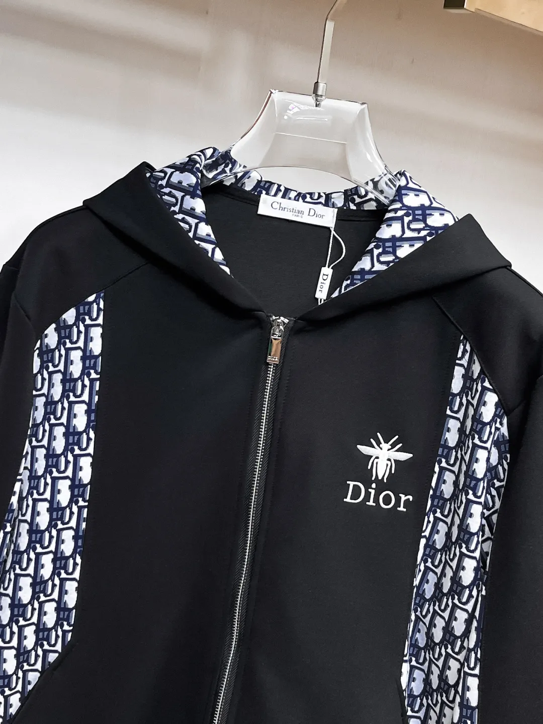 🅿️720 Dior 2025 autumn and winter new counter casual suit of the same style, breathable, comfortable and casual! Full of high-end feel! The details are exquisite and high-end, and the workmanship is impeccable! The original high-end fabric is very high-end! The fabric is crisp, anti-wrinkle and wear-resistant, warm, neat and stylish. Everyone must buy a set this autumn and winter. They must look cool and cool when wearing it. We especially recommend the size M-3XLC30