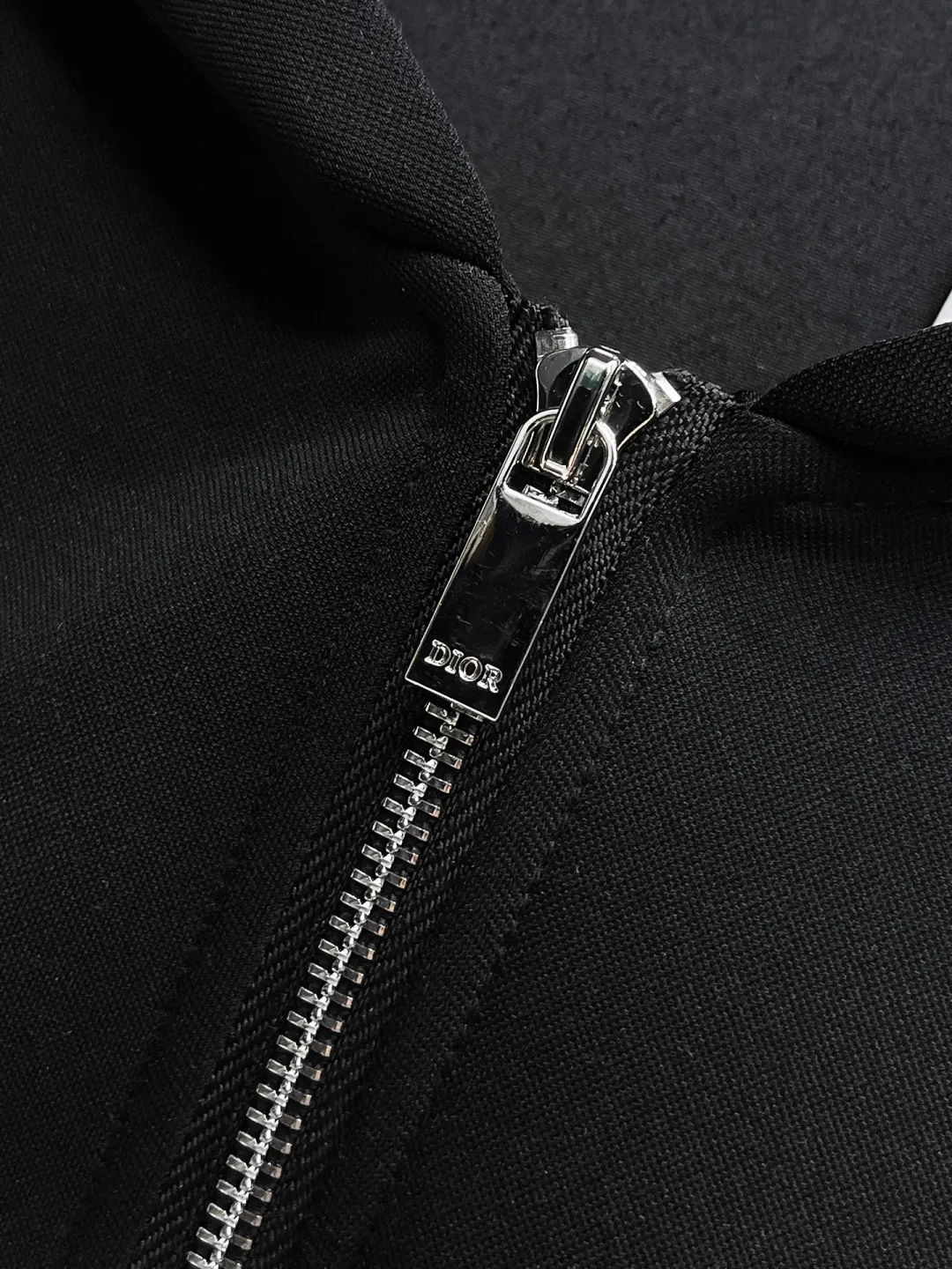 🅿️720 Dior 2025 autumn and winter new counter casual suit of the same style, breathable, comfortable and casual! Full of high-end feel! The details are exquisite and high-end, and the workmanship is impeccable! The original high-end fabric is very high-end! The fabric is crisp, anti-wrinkle and wear-resistant, warm, neat and stylish. Everyone must buy a set this autumn and winter. They must look cool and cool when wearing it. We especially recommend the size M-3XLC30