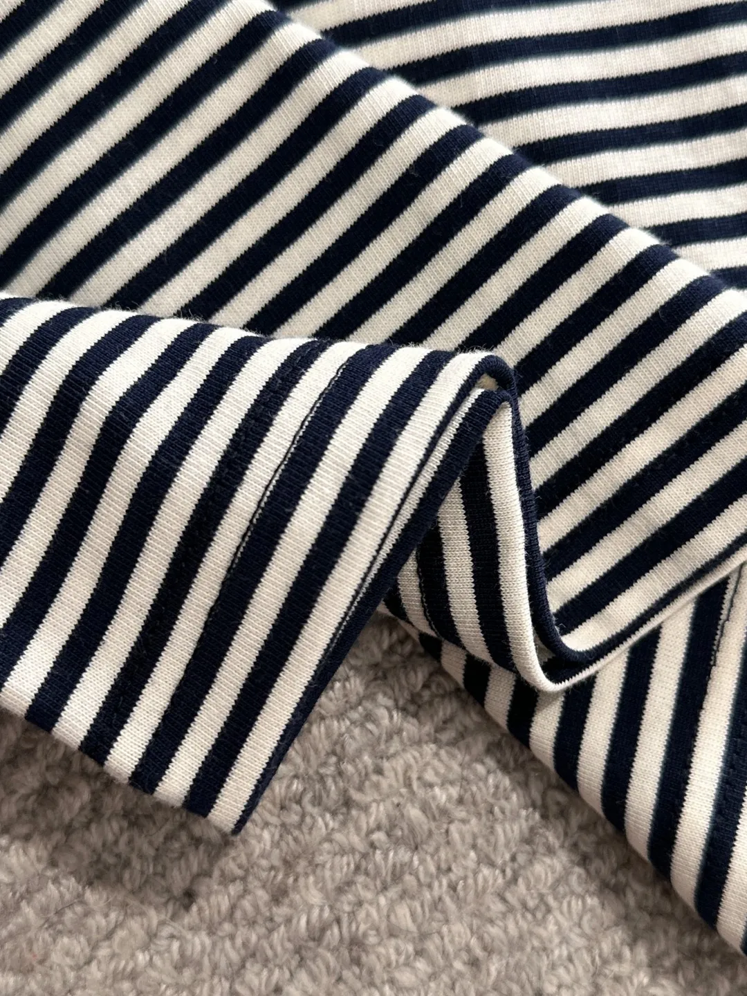 🅿️270 Shipped next day Dior 2025 early spring new style (top quality, differentiated currency) The launch of striped fabric short sleeves Early spring catwalk style Personalized and exclusive style Same style for men and women Made of imported custom dyed fabric Back collar chain bottom full shoulder coverage No deformation or shrinkage when exposed to water SIZE: M to 3XL