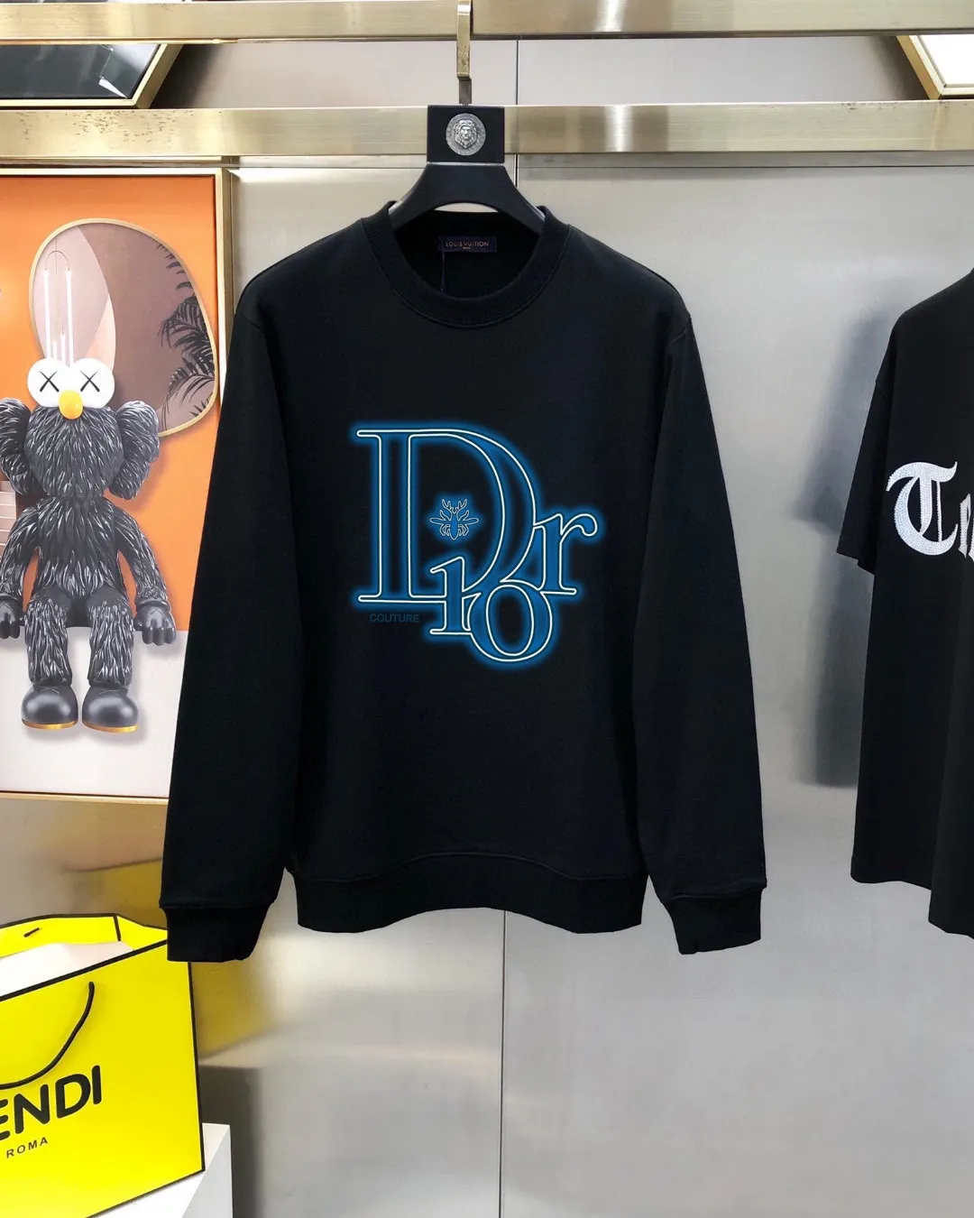 🅿️220 brand [DIOR Dior] (good news for fat people) 2025ss autumn latest long-sleeved round-neck sweatshirt, on sale simultaneously on the official website. Refreshing and breathable. Made of top Tencel Roman. Comfortable and soft. 3D three-dimensional clarity. Super fashion sense. Great for gifting and keeping for yourself. Size: M-5XL (can wear up to 220 pounds)