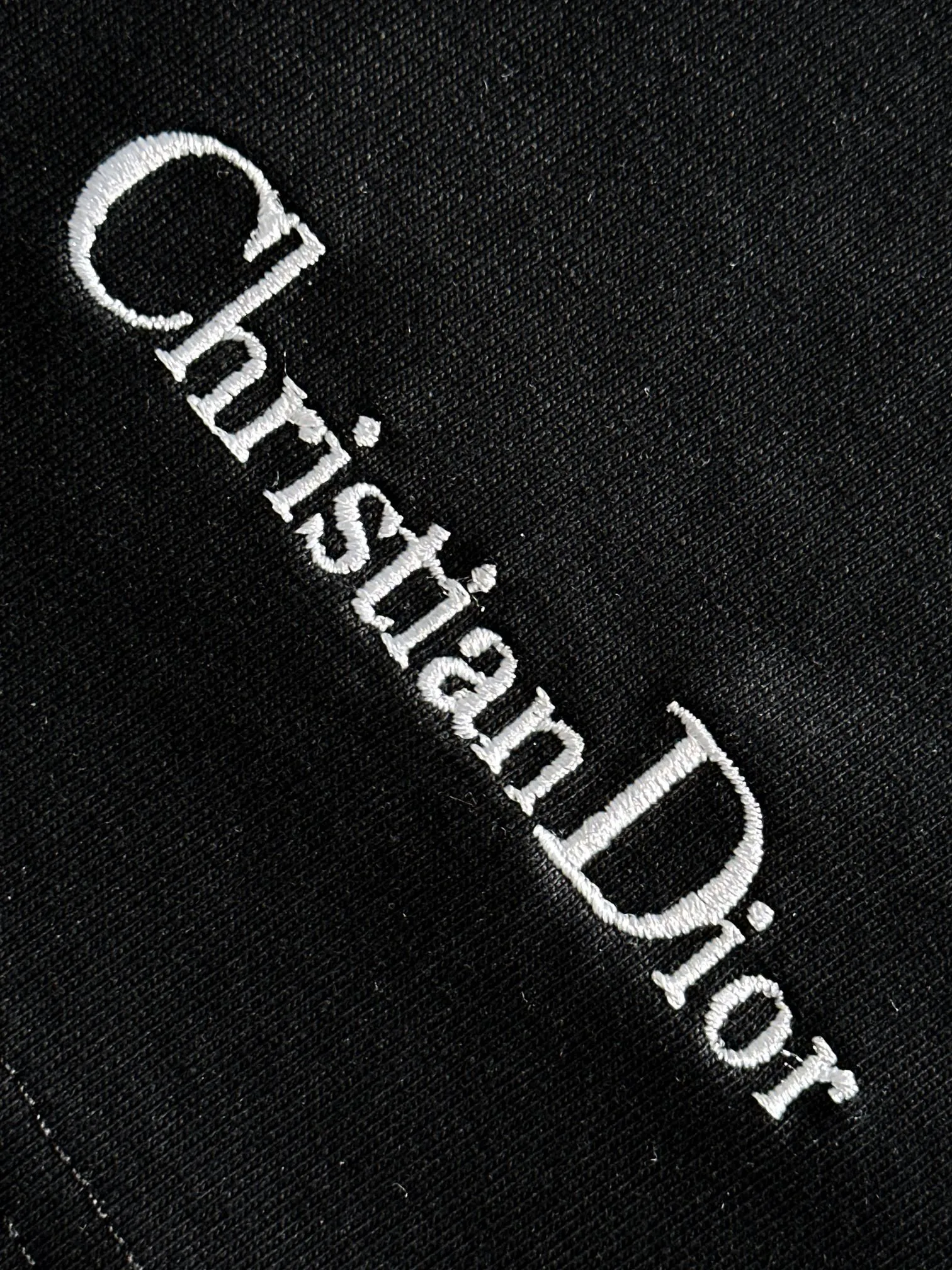 🅿️190 (arrives the next day) Dior 2025 new style pocket flower embroidered letter logo, same style for men and women, short-sleeved T-shirt ·Customized 260g 100% double yarn pure cotton fabric ·Design dyed 32 counts double-strand thread ·Collar label, hangtag, main mark and three labels complete Color: black Size: XS S M L