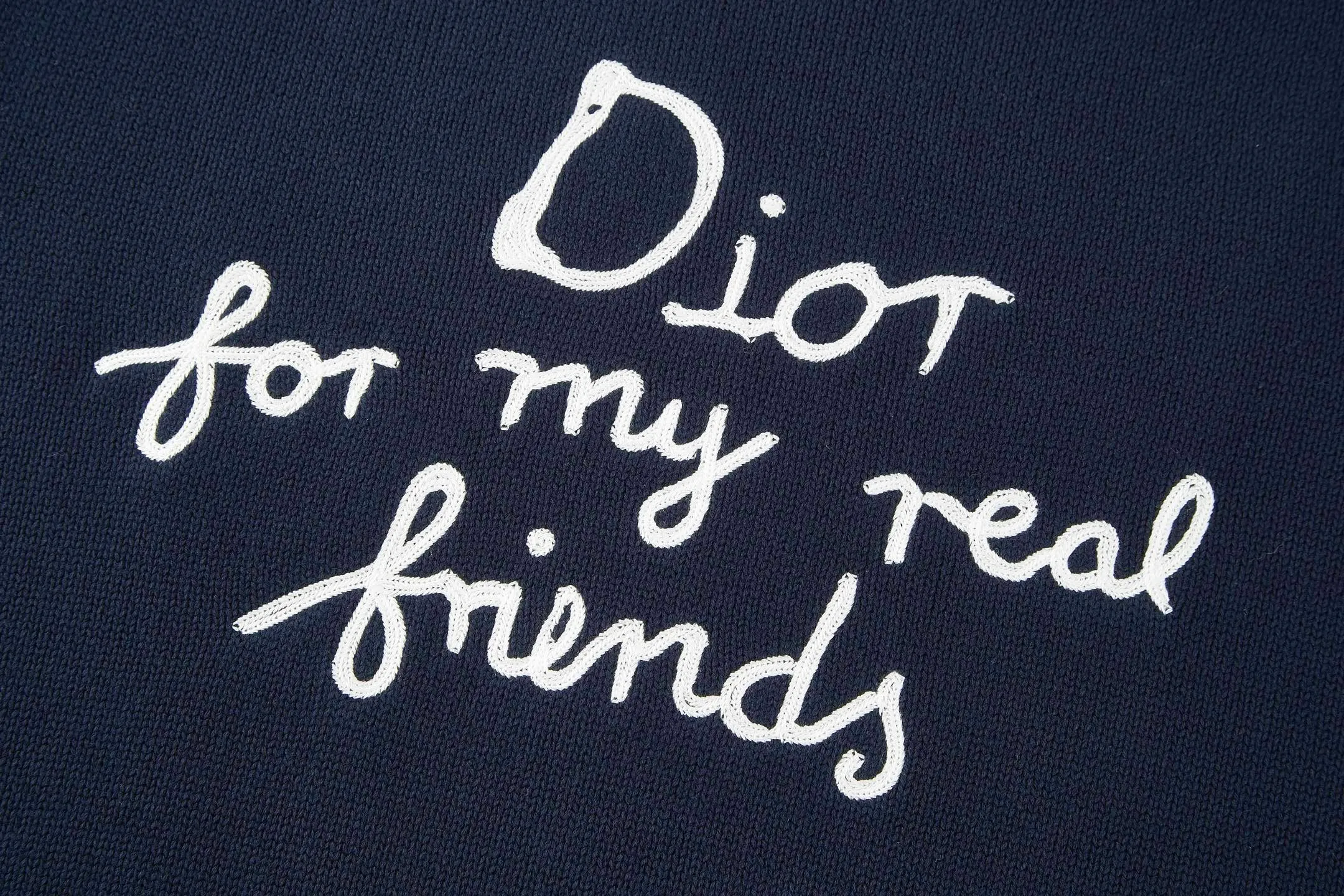 🅿️430 (1:1 original order quality) Dior's new embroidered knitted pullover round neck sweater. Fabric: Made of 16-count single yarn fabric. This fabric is woven from blended cotton yarn. When paired with a 7-needle machine, the garment effect will be more three-dimensional.  Craftsmanship: The embroidery uses 3D three-dimensional cotton thread embroidery. The embroidery craft density is high and the number of stitches is high enough not to catch hair, and the upper body effect is more high-end.  This sweater displays the Dior For My Real Friends logo from the DIOR AND HYLTON NEL collaboration. Crafted from blue cotton-blend jersey, it has a regular fit with ribbed details and embroidery on the chest for added style. Pair it with a variety of casual looks this season. DIOR AND HYLTON NEL collaboration Dior For My Real Friends logo embroidered on the chest Ribbed crew neck, hem and cuffs Men's and women's Color: Blue/White Size: S M L