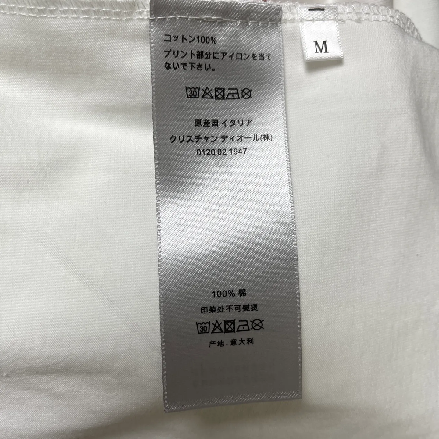 🅿️170 /C03 Dior 25ss 300 grams early spring new style film foam letter logo printed short-sleeved light luxury essential item for daily commuting for men and women. Correct version welcome to compare detailed features 100% pure cotton double yarn jersey fabric ·Special thickened 32 pieces of double-strand 1x1 thread in the same vat ·Three-dimensional film foam strips hot stamping ·Double-needle stitching and cross-stitching technology ·Original main mark, washed tag brand moisture-proof paper packaging Color: black and white Size: S-XL