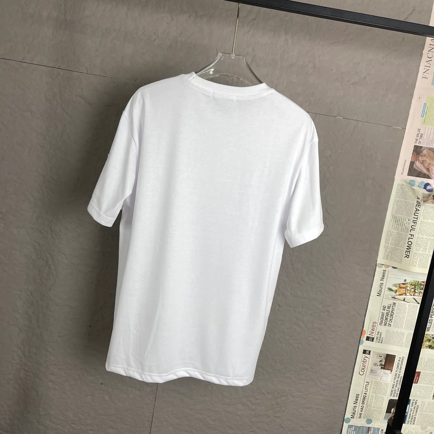 🅿️170 /C03 Dior 25ss 300 grams early spring new style film foam letter logo printed short-sleeved light luxury essential item for daily commuting for men and women. Correct version welcome to compare detailed features 100% pure cotton double yarn jersey fabric ·Special thickened 32 pieces of double-strand 1x1 thread in the same vat ·Three-dimensional film foam strips hot stamping ·Double-needle stitching and cross-stitching technology ·Original main mark, washed tag brand moisture-proof paper packaging Color: black and white Size: S-XL