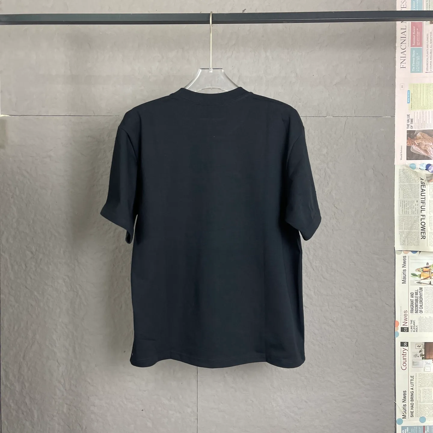 🅿️170 /C16 DIOR 300 high gram weight three-dimensional glue technology Exclusively for the new original men's casual short sleeves High-end customization High version Fashionable and versatile Imported fabrics Super soft and delicate feel Skin-friendly and comfortable to wear High-end boutique High-temperature washing process to ensure no deformation or shrinkage, summer wear, a comfortable and beautiful value! A must-have item for beauty and age reduction! Super fine and smooth surface, uniform, delicate and soft It is comfortable to wear and can easily create a cool summer look. It is easy to handle on the upper body and becomes the focus of the street in minutes. Size: S-XL Color: Black, White, Gray