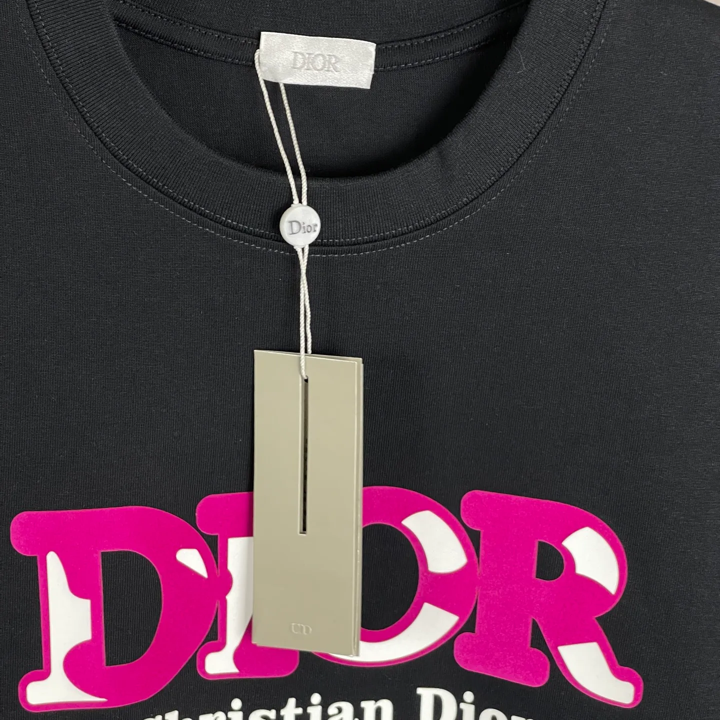 🅿️170 /C16 DIOR 300 high gram weight three-dimensional glue technology Exclusively for the new original men's casual short sleeves High-end customization High version Fashionable and versatile Imported fabrics Super soft and delicate feel Skin-friendly and comfortable to wear High-end boutique High-temperature washing process to ensure no deformation or shrinkage, summer wear, a comfortable and beautiful value! A must-have item for beauty and age reduction! Super fine and smooth surface, uniform, delicate and soft It is comfortable to wear and can easily create a cool summer look. It is easy to handle on the upper body and becomes the focus of the street in minutes. Size: S-XL Color: Black, White, Gray