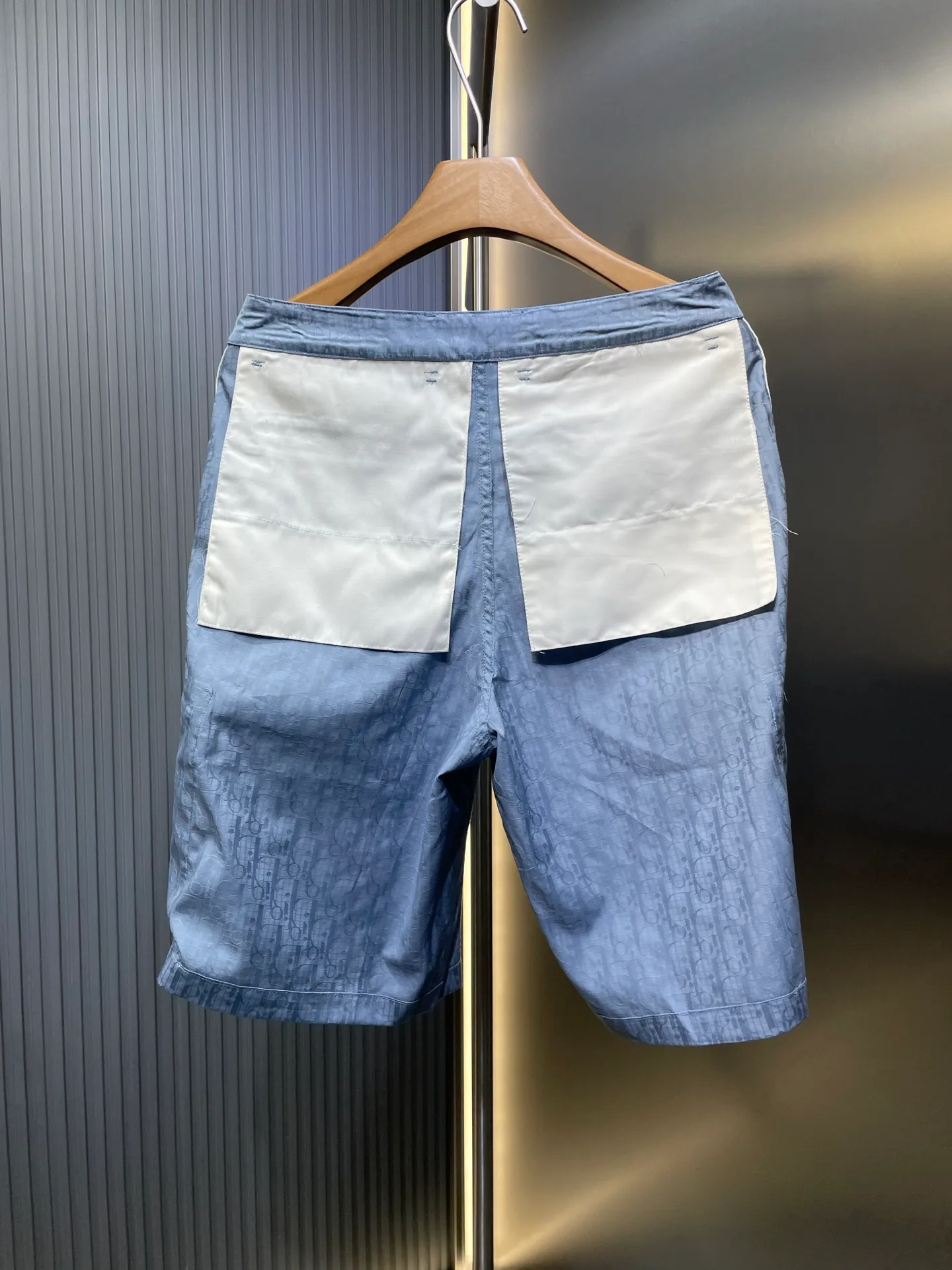 🅿️450 Dior🌟【Top Replica】The new 24ss shorts are from the 2024 beachwear limited series, showing Dior’s classic oblique print. Crafted from blue mulberry silk and cotton-blend jacquard, it has a relaxed fit with an elasticated waistband and slit side pockets. Wear with the matching shirt for a sophisticated summer look! Number of yards: 46.48.50.52.