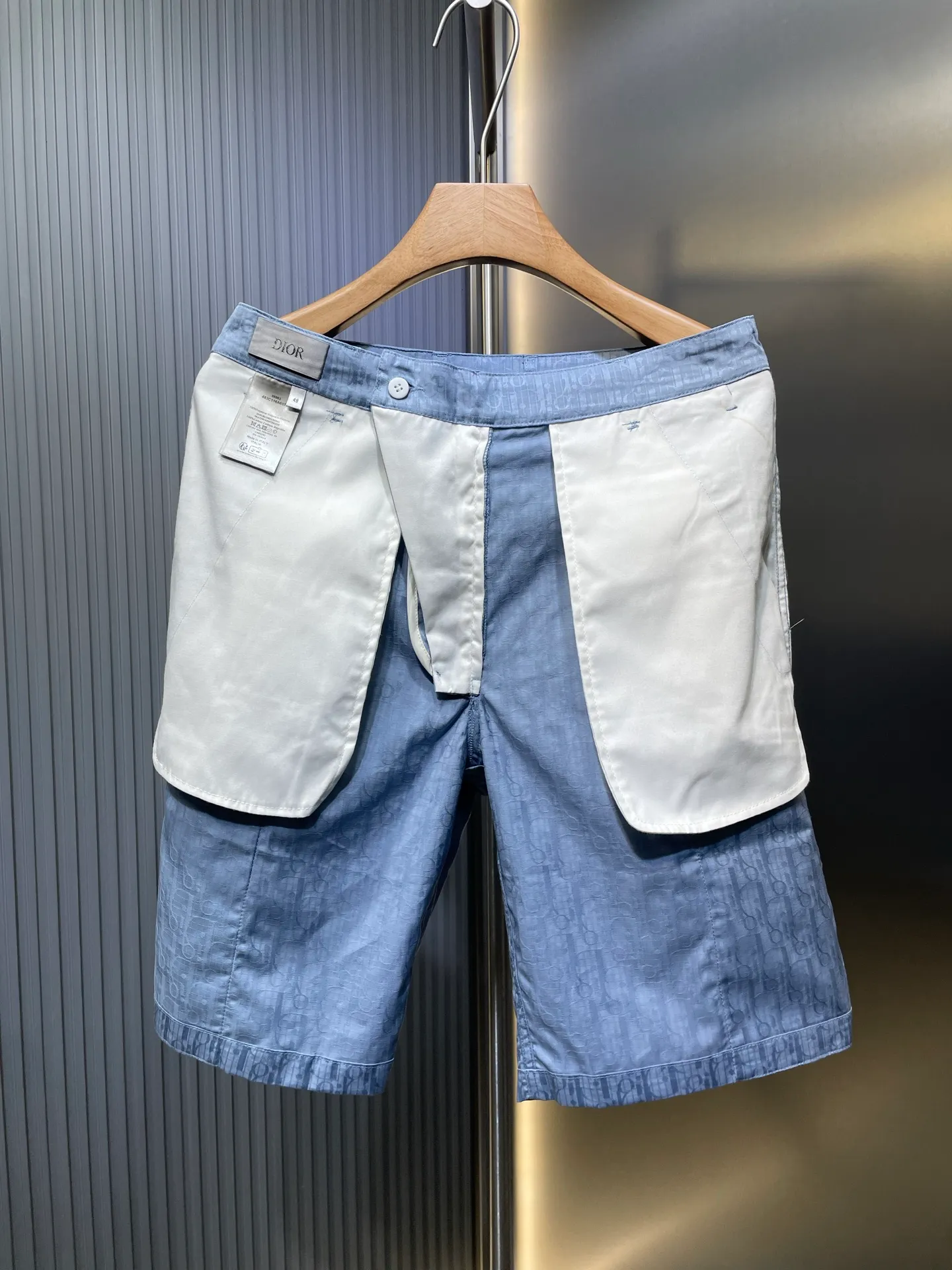 🅿️450 Dior🌟【Top Replica】The new 24ss shorts are from the 2024 beachwear limited series, showing Dior’s classic oblique print. Crafted from blue mulberry silk and cotton-blend jacquard, it has a relaxed fit with an elasticated waistband and slit side pockets. Wear with the matching shirt for a sophisticated summer look! Number of yards: 46.48.50.52.