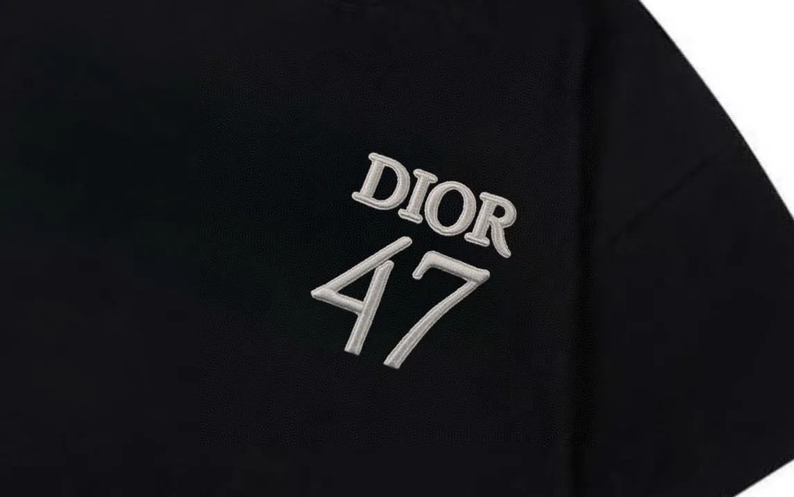 🅿️170 Dior 2025 new style embroidered 47 letters logo, same style for men and women, short-sleeved T-shirt ·Customized 280g 100% double yarn pure cotton fabric ·Dyeing 32 counts double strand thread ·Imported Tajima machine embroidery technology ·Collar label, hangtag, main mark and three labels complete Color: black Size: XS S M L