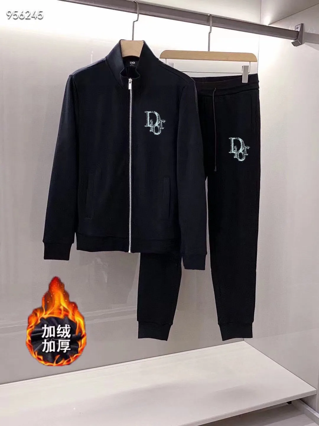 🅿️460 brand [DIOR Dior] (velvet and thickened) 2025 autumn and winter new product, celebrities’ favorite fashion-flavored casual suit, clean and neat tailoring, full of urban style. It is made of high-quality customized fabrics, with excellent thermal insulation effect inside, soft and dry feel, and a crisp and stylish upper body effect. The three-dimensional cutting process and the pattern are all of high standards, and the silhouette version has the right benefits! It is not tight at all, and you feel good when you put it on. So many top-quality raw materials create high-end products with unparalleled value. It is the first choice for high-end fashion people. (Size: M-4XL can wear up to 200 pounds)