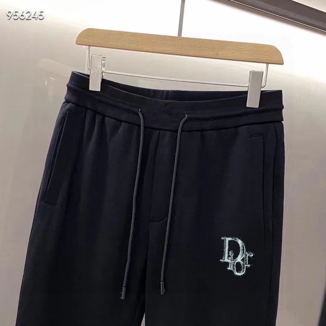 🅿️460 brand [DIOR Dior] (velvet and thickened) 2025 autumn and winter new product, celebrities’ favorite fashion-flavored casual suit, clean and neat tailoring, full of urban style. It is made of high-quality customized fabrics, with excellent thermal insulation effect inside, soft and dry feel, and a crisp and stylish upper body effect. The three-dimensional cutting process and the pattern are all of high standards, and the silhouette version has the right benefits! It is not tight at all, and you feel good when you put it on. So many top-quality raw materials create high-end products with unparalleled value. It is the first choice for high-end fashion people. (Size: M-4XL can wear up to 200 pounds)