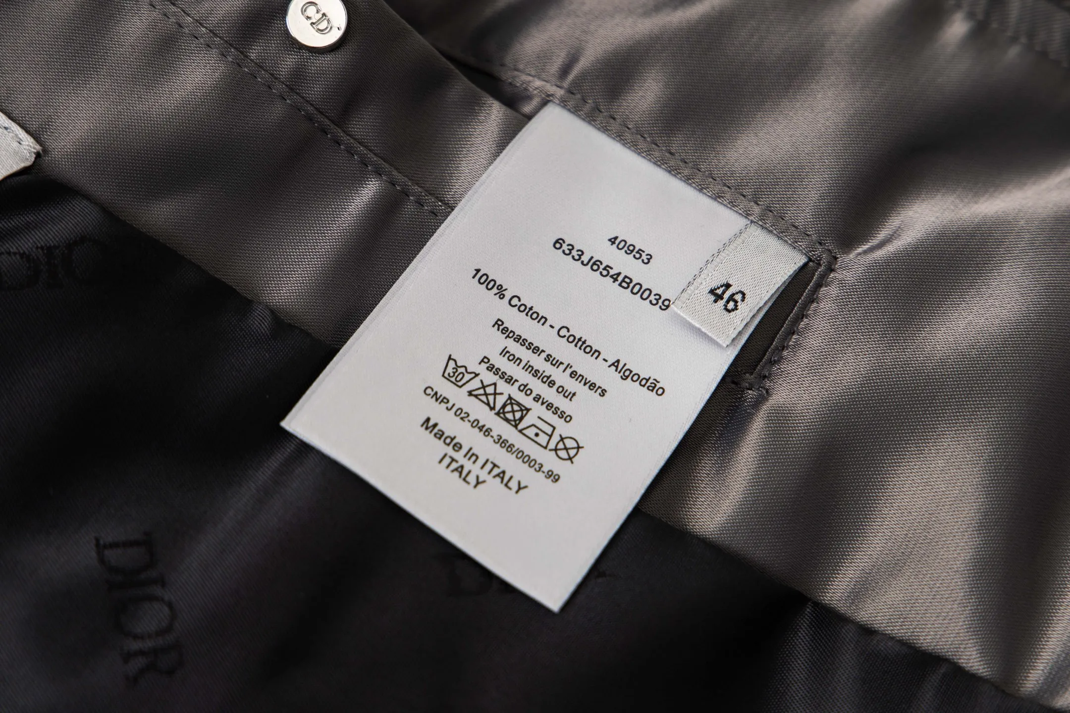 🅿️720 Dior 2025 new embroidered logo couple's baseball collar jacket 💯 Made of polyester fiber composite custom fabric, skin-friendly and comfortable, thick and wide, versatile and portable, fashionable and western style, the same style as the Internet celebrity, ingenious style, simple and fashionable style, same style for men and women, hang tag, collar label, washed wheat 🍃 (complete with three standards) Color: Fully printed picture color Size: 44-50