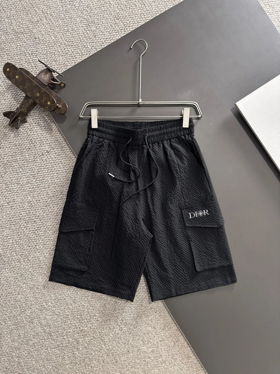 🅿️500 Next day shipping High-quality suit Dior 2025 new summer casual suit, exquisite and high-end details, full of high-end feeling. Customized high-end liquid ammonia cotton fabric, the upper body is crisp and stylish, comfortable and not tight. The clean and neat tailoring is full of urban style, which makes you feel good when you wear it. It is the first choice for high-end fashion people, and the upper body effect is super good-looking! Size: M-5XL.