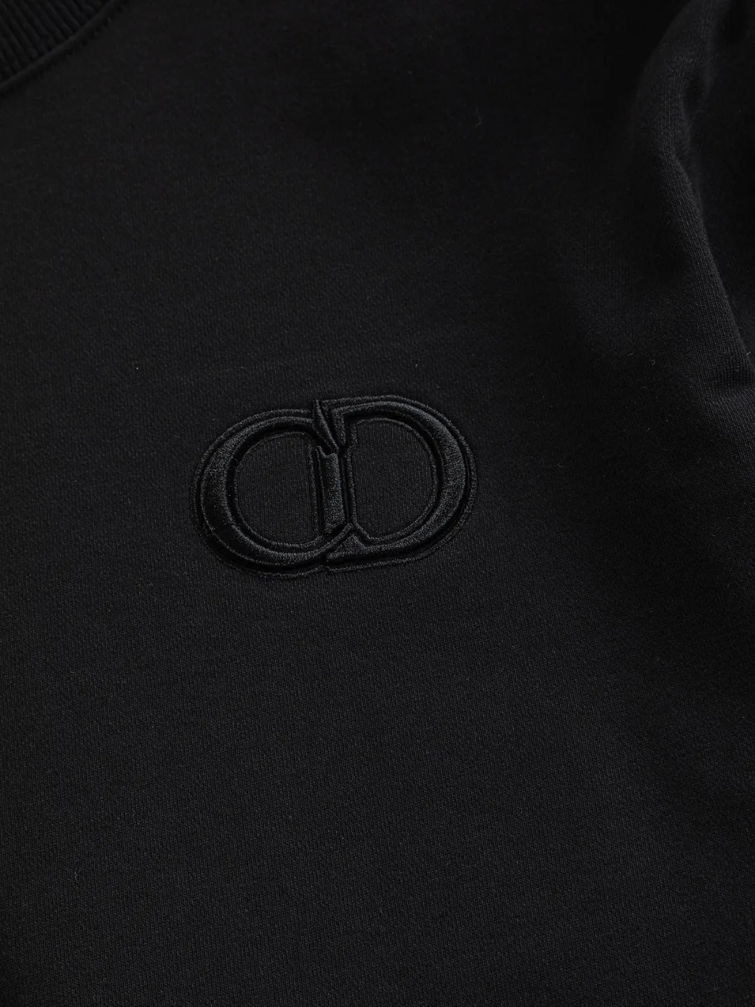 🅿️280 Dior Dior micro wide version CD micro wide version S-Xl 25ss autumn and winter sweatshirt, forever unbeatable, classic style, permanent boutique, counter timeless classic washed style, CD letter logo on chest🪡 embroidery, neckline, sleeve hem, washed heavy craftsmanship logo pattern, heavy craftsmanship, same style for men and women, short-sleeved T-shirt, cotton blended terry jersey fabric, original development This is from the 2025 beachwear limited series. The full-logo jacquard towel highlights the classic Obliave flower. It is matched with an S-shaped round neck and topstitching. It is unique. The whole body is decorated with obliqve jacquard. The ribbed round neck is matched with V-shaped topstitching. Customized accessories. The whole body is customized and developed according to the Y-panel... Complete with three standards, it can control various styles and pay tribute to Dior's historic year! Coupled with the blessing of full-flower cotton material, both the upper body comfort and the existence are unparalleled. It can be said to be a must-have companion in summer. The excellent breathability and comfortable wearing feeling are unparalleled~ Recommended! ! Same style for men and women! Color: Black White Lake Blue Size: S-XL Size chart: S: Shoulder width 55-Bust 56-Length 71.5 M: Shoulder width 56.5-Bust 58-Length 73 L: Shoulder width 58-Bust 60-Length 74.5 XL: Shoulder width 59.5-Bust 62-Length 76