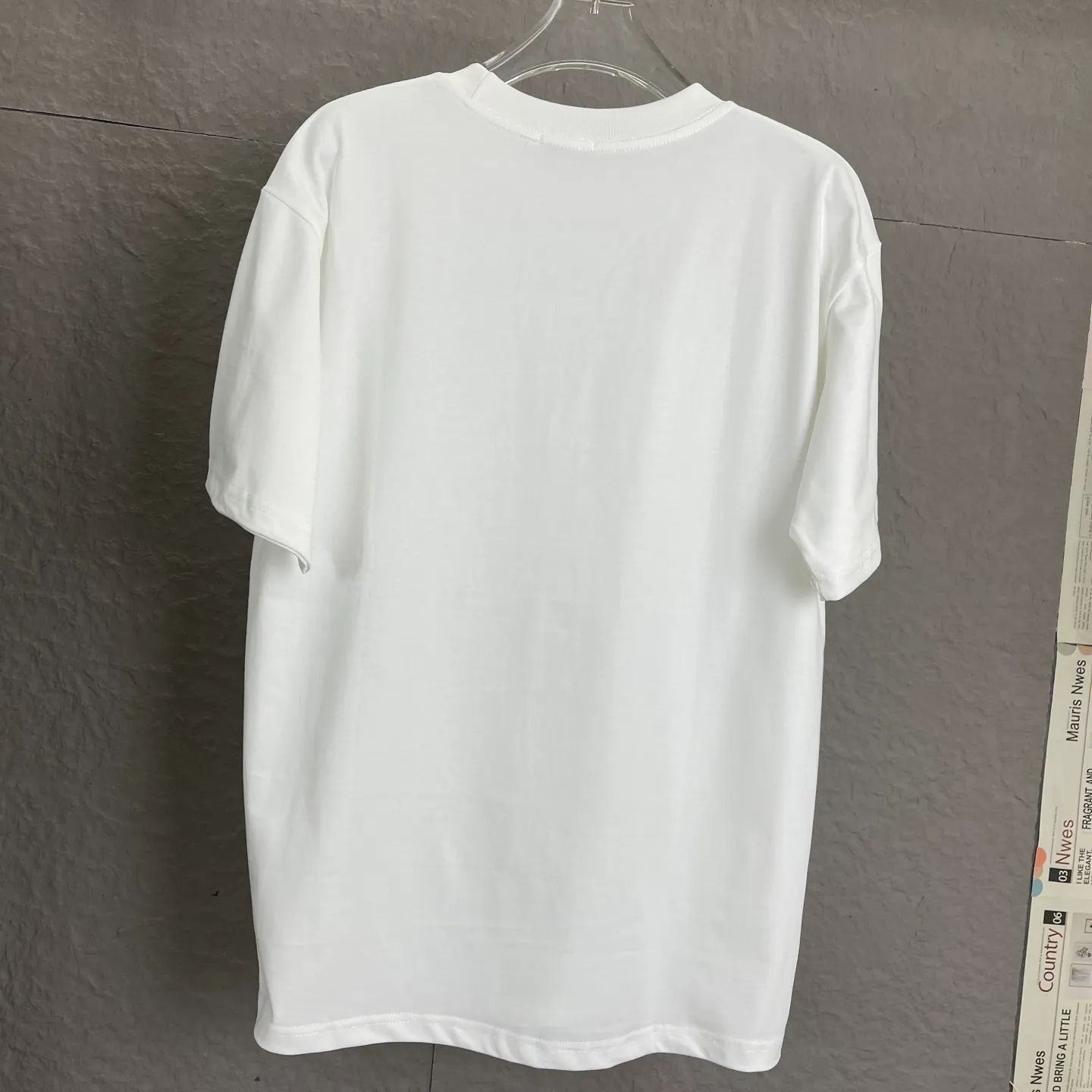 🅿️170 /A22 DIOR Dior Fabric upgrade 300 high gram weight Discharge printing process Exclusive new original order Same style for men and women Casual loose fit short sleeves High-end customization High version Fashionable and versatile imported fabrics Super soft and delicate feel Skin-friendly and comfortable to wear High-end boutique High-temperature washing process to ensure no deformation or shrinkage, summer wear, a comfortable and beautiful value! A must-have item for beauty and aging! The surface is ultra-fine and smooth, uniform, delicate and soft. It is comfortable to wear and can easily create a cool summer feel. It is easy to handle on the upper body and becomes the focus of the street in minutes. Size: S-XL Color: black and white