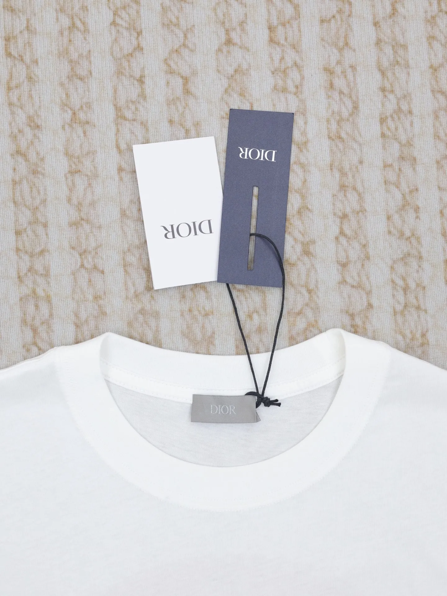 🅿️270 Dio*/Dior 25 spring and summer new dream house and smart tree shadow short T-shirt. This T-shirt displays the logo from this season’s DIOR AND HYLTON NEL joint series. Crafted from white cotton-jersey, it has a classic silhouette with a ribbed crew neck and a contrasting print on the front and back for added style.  Size：S/M/L/XL