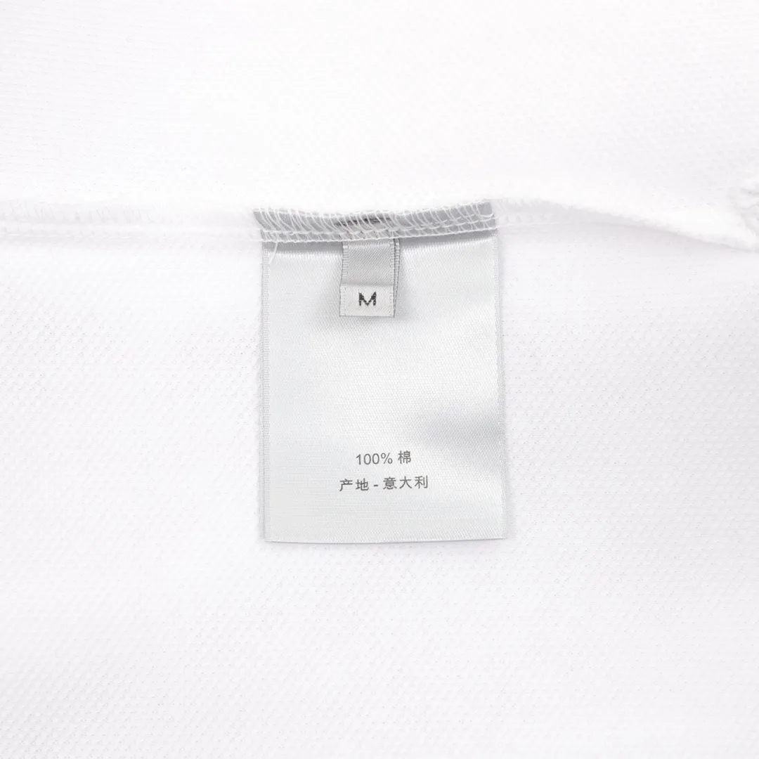 🅿️270 DIOR CD four-color cursive embroidered letters short-sleeved POLO shirt. Original customized 200g cotton khaki fabric, thread dyed to match the original. The imported machine embroidery process makes the letter logo show a delicate and exquisite effect, enhancing the decorative effect. Use an embroidery machine to embroider the designed letter logo onto the patch. Upright and stylish upper body Color: black, white, navy blue, floral gray Size: S-L