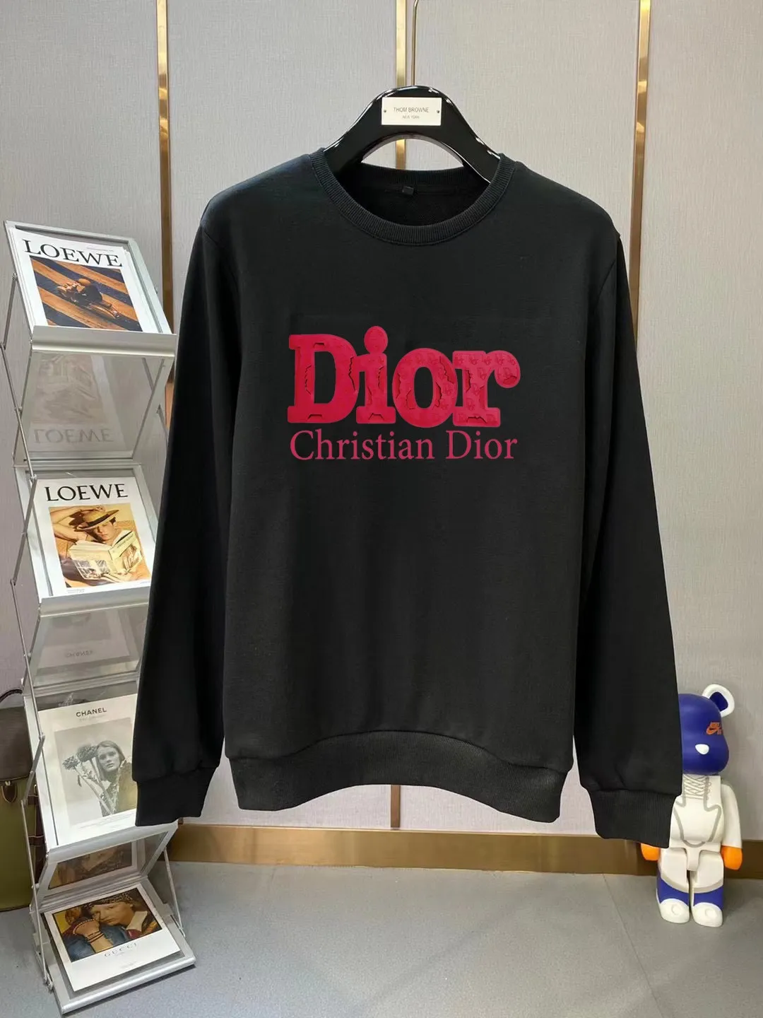 🅿️220 brand [DIOR Dior] (good news for fat people) 2025ss autumn latest long-sleeved round-neck sweatshirt, on sale simultaneously on the official website. Refreshing and breathable. Made of top Tencel Roman. Comfortable and soft. 3D three-dimensional clarity. Super fashion sense. Great for gifting and keeping for yourself. Size: M-5XL (can wear up to 220 pounds)
