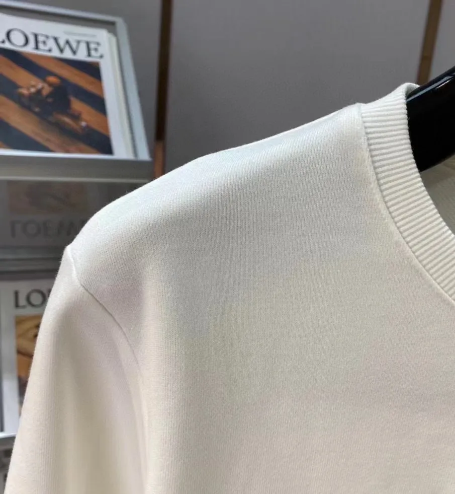 🅿️220 brand [DIOR Dior] (good news for fat people) 2025ss autumn latest long-sleeved round-neck sweatshirt, on sale simultaneously on the official website. Refreshing and breathable. Made of top Tencel Roman. Comfortable and soft. 3D three-dimensional clarity. Super fashion sense. Great for gifting and keeping for yourself. Size: M-5XL (can wear up to 220 pounds)
