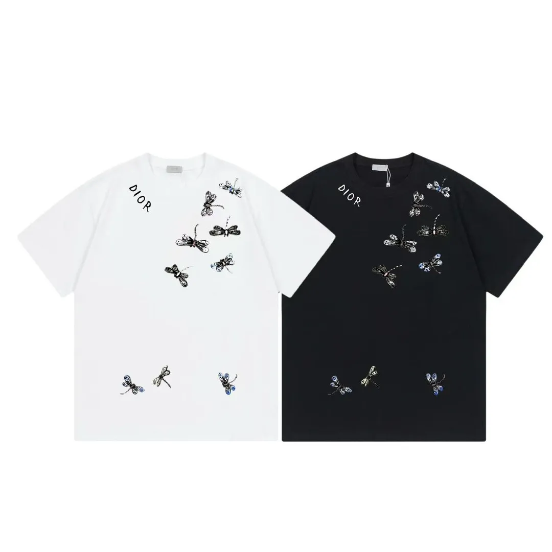 🅿️170 (arrives the next day) Dior 2025 new painted butterfly letter logo, same style for men and women, short-sleeved T-shirt ·Customized 280g 100% double yarn pure cotton fabric ·Dyeing 32 counts double-strand thread ·Collar tag, main mark and three labels complete Color: White Size: XS S M L