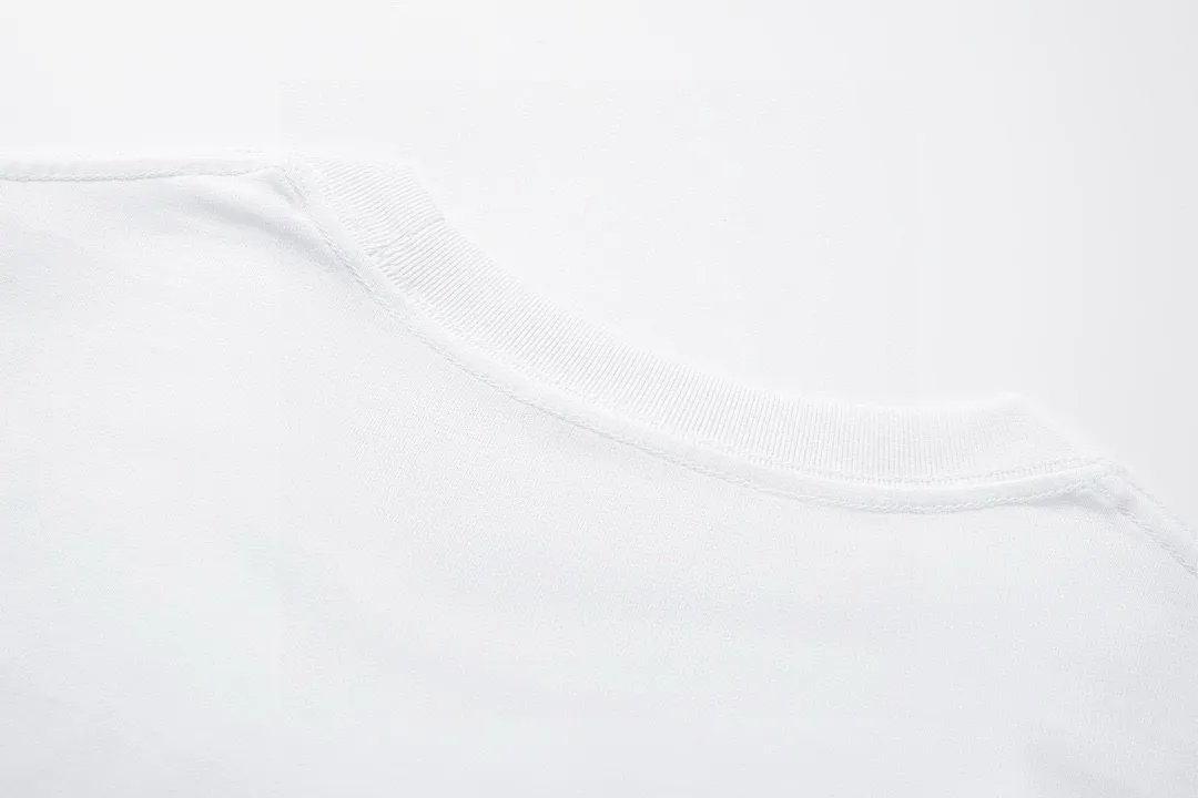 🅿️170 (arrives the next day) Dior 2025 new painted butterfly letter logo, same style for men and women, short-sleeved T-shirt ·Customized 280g 100% double yarn pure cotton fabric ·Dyeing 32 counts double-strand thread ·Collar tag, main mark and three labels complete Color: White Size: XS S M L