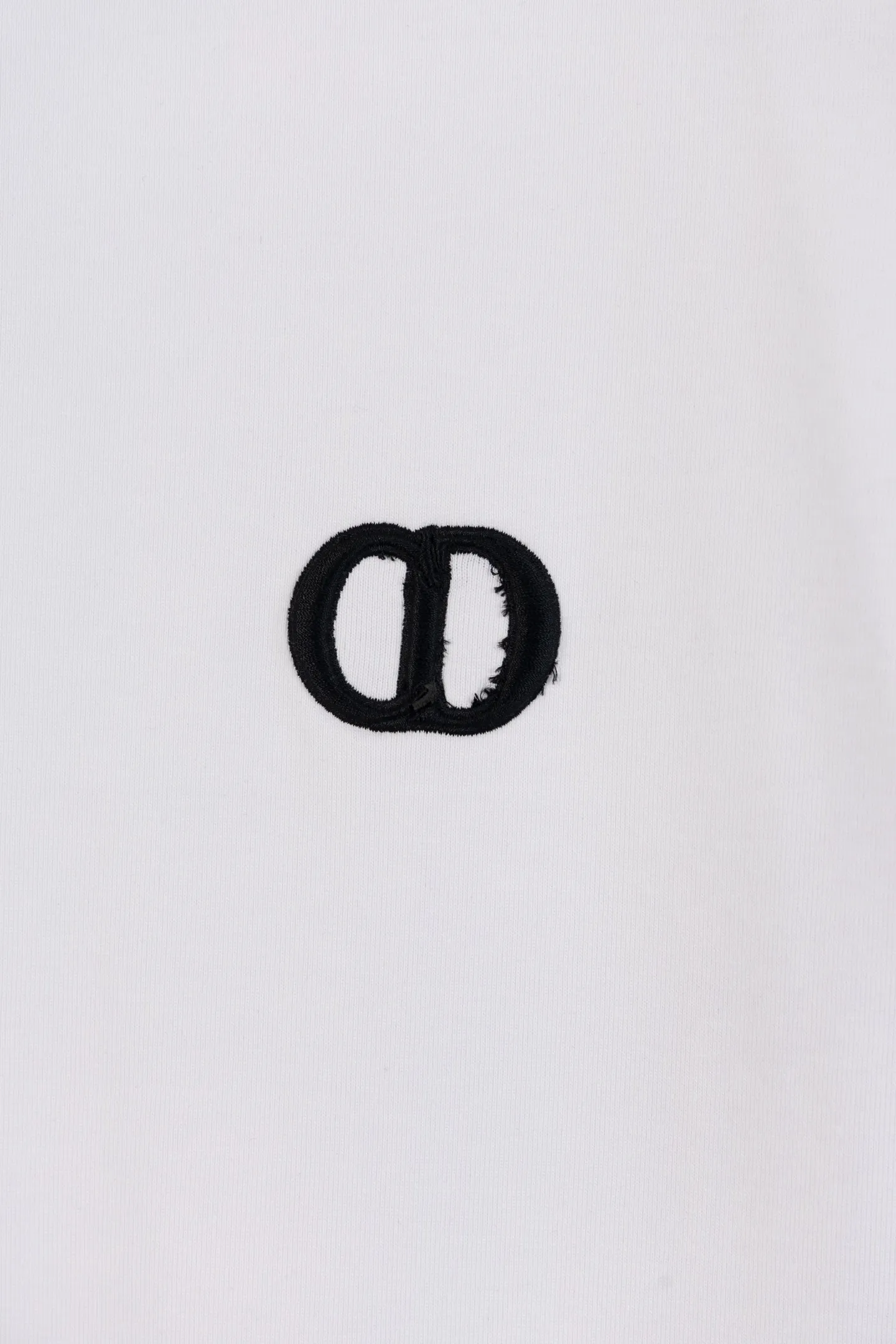 🅿️170 style number k8041 DIOR Dior embroidered letters‼ ️Short-sleeved T-shirt® is the same as the official website *Customized 280g cotton fabric, soft, skin-friendly and comfortable *CD letter logo embroidered on the front *A very simple and elegant one that is unparalleled in terms of upper body comfort, interpreting your luxury and taste, and creating your fashionable charm. ⚠️Washing method: It is recommended to dry clean or wrap the reverse side in a laundry bag and machine wash it quickly in cold water and let it dry naturally! ⚠️Same style for men and women 𝐂𝐎𝐋𝐎𝐔𝐑: white black 𝐒𝐈𝐙𝐄 XS S M L