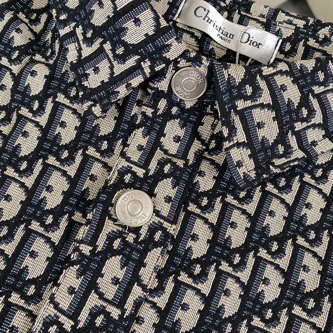 🅿️300 Dior/Dior all-over printed jacquard webbing denim jacket jacket shirt top Fabric: Custom-woven and custom-dyed jacquard fabric Heavy-duty washed upper body Three-dimensional tailoring Workmanship: Large factory workmanship Neat routing Perfect details High-end quality Iconic brand logo webbing on the back Refuse to bump into shirts Stand out and highlight the brand effect Size: S M L XL