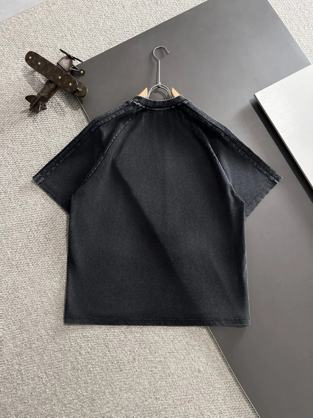 🅿️500 next day shipping DIOR/Dior high quality 2025 spring and summer new elastic band casual heavy industry washed suit, batik tripe sweat-absorbent and breathable, counter-customized fabric with high breathability and comfort, impeccable details, brand element design concept, reflecting high quality. It feels delicate and soft! It presents a casual cut and the upper body shape is great! Trading company channels are rare and available on the official website simultaneously! From a high-end men's positioning brand, high-end, low-key luxury taste, people can't refuse! Exquisite workmanship and impeccable quality! The overall style is simple, fashionable and timeless, fully meeting the requirements of stylish and tasteful dressing! Size: S-XXL