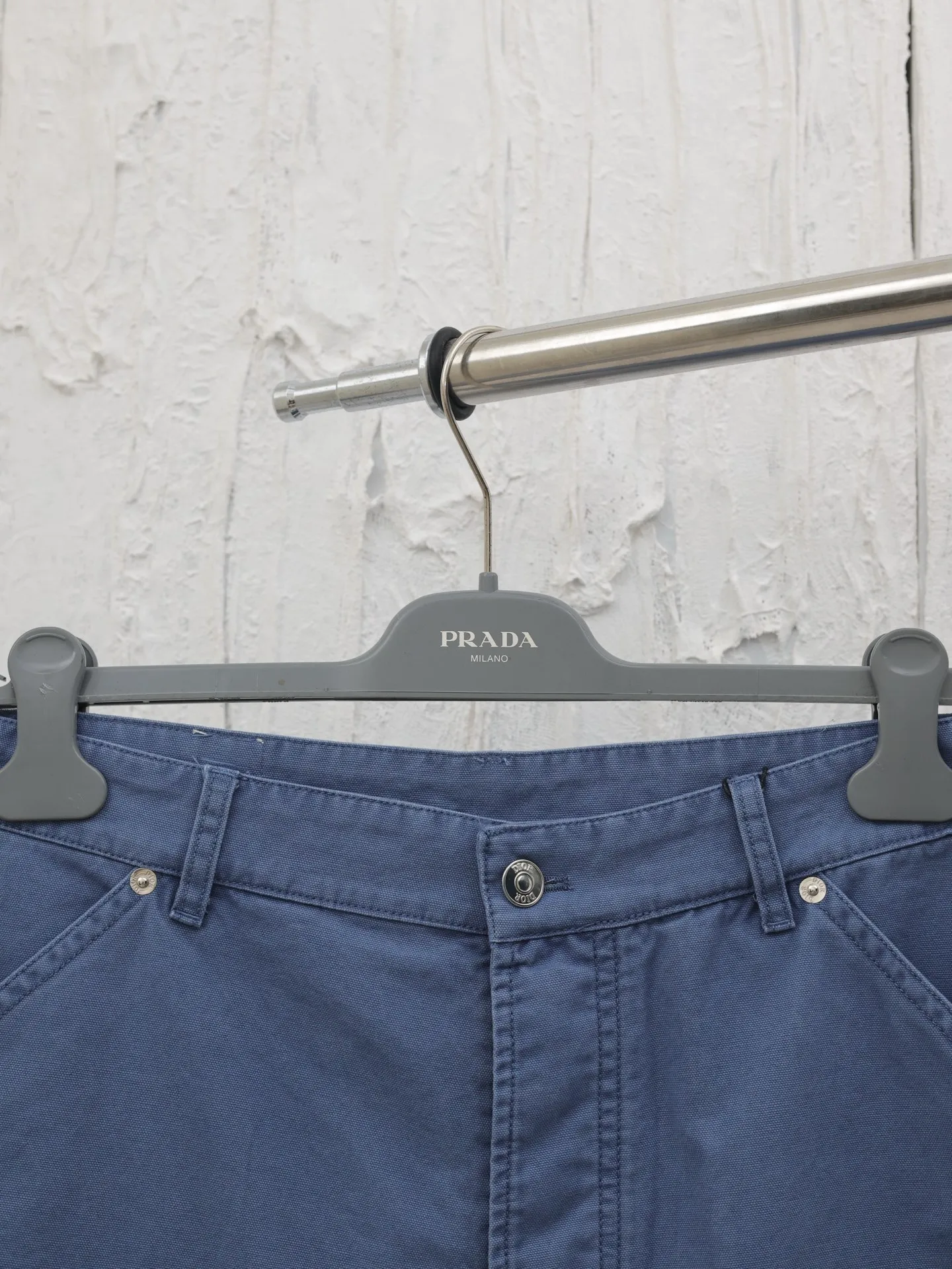 🅿️390 Dio*/Dior 2025SS new spring and summer jersey shorts. Customized blue cotton fabric, engraved hardware buttons. Classic letter logo embroidery, with gray leather patch on the back side, three-dimensional tailoring. Very wide version. Size: S/M/L/XL