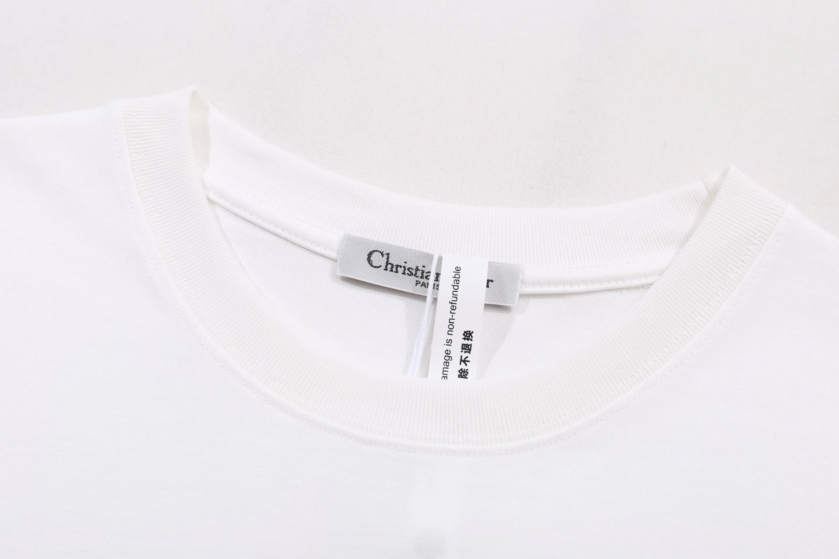 🅿️190 High-quality new Dior 2024 new handwritten signature loose-fitting T-shirt. This T-shirt is decorated with a handwritten style Christian1947 flocking logo, highlighting Mr. Dior’s signature and the year the Dior brand launched its first series. Crafted from black cotton jersey in a relaxed fit, it features a classic ribbed crew neck. Enhances any casual look. Double yarn cotton cover cotton fabric is a special double yarn fabric, which is made of double layers of gauze interwoven. Its yarn fineness is very small, making the fabric more delicate, soft and comfortable to wear. At the same time, the double-layer yarn structure makes the fabric have very good hygroscopic properties, which can effectively wick away sweat and keep the body dry; it is also moisture-proof and