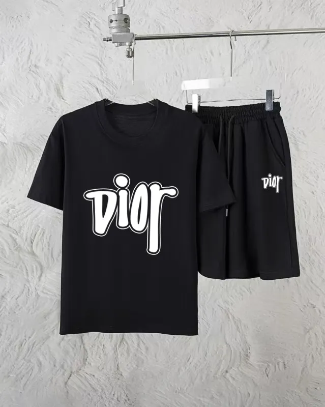 🅿️300 Dior Exclusively provides new trendy men’s fashionable round neck short-sleeved shorts suits, trendy and fashionable casual short-sleeved suits! It has high breathability and comfort, impeccable details, and brand element design concept, reflecting high quality. It presents a casual cut and the upper body shape is great! Material: 260g double yarn pure cotton short sleeves + 360g pure cotton terry shorts Size: S-XXL 🔥 (please state your height and weight when placing an order)
