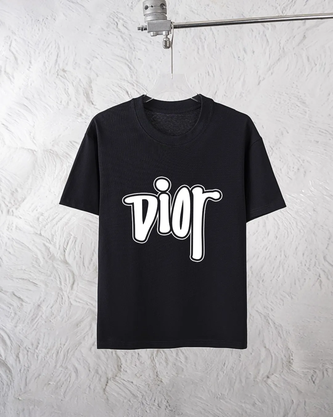 🅿️300 Dior Exclusively provides new trendy men’s fashionable round neck short-sleeved shorts suits, trendy and fashionable casual short-sleeved suits! It has high breathability and comfort, impeccable details, and brand element design concept, reflecting high quality. It presents a casual cut and the upper body shape is great! Material: 260g double yarn pure cotton short sleeves + 360g pure cotton terry shorts Size: S-XXL 🔥 (please state your height and weight when placing an order)