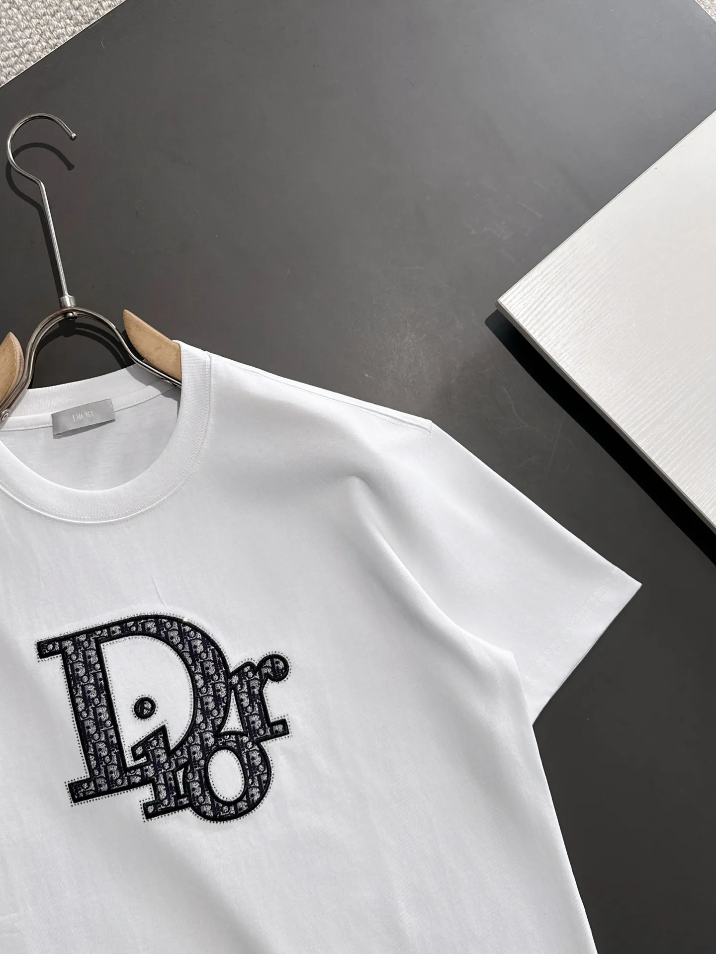 🅿️260 Dior 2꯭0꯭2꯭5 new spring and summer style ❤️ Original ⌚️ high version The fabric is made of 280 grams of high-density pure cotton. It does not deform or shrink. Process introduction: double thread movement, washing + front and rear precision 10,000-needle imported machine embroidery SIZE: M to 4XL