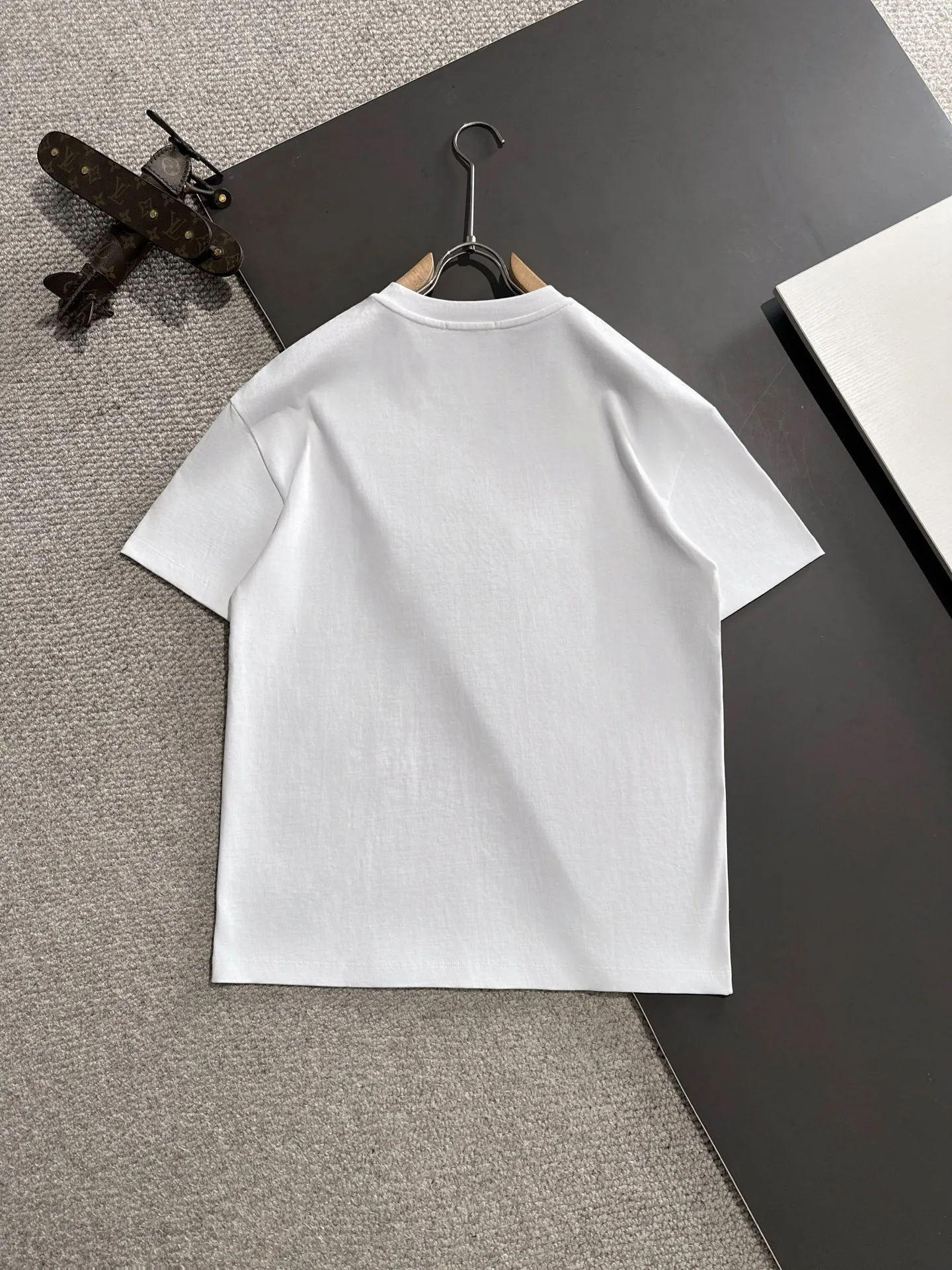 🅿️260 Dior 2꯭0꯭2꯭5 new spring and summer style ❤️ Original ⌚️ high version The fabric is made of 280 grams of high-density pure cotton. It does not deform or shrink. Process introduction: double thread movement, washing + front and rear precision 10,000-needle imported machine embroidery SIZE: M to 4XL