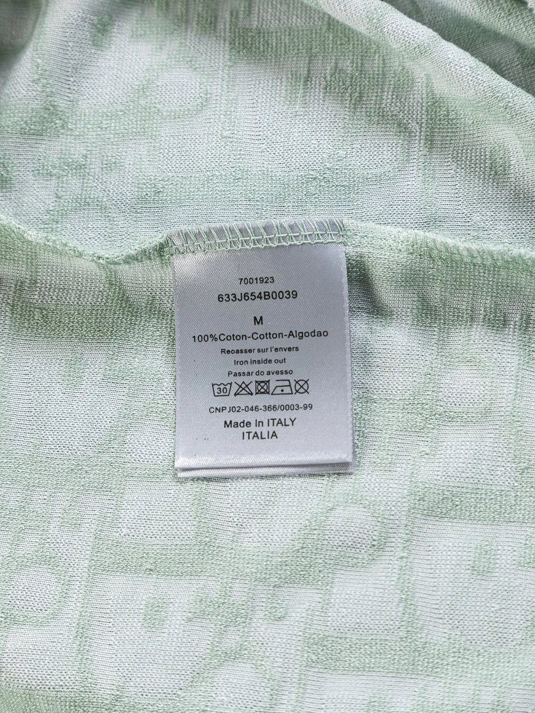 🅿️210 DIOR Dior CD slightly wide version S-XL (the neckline is round, not V-shaped) CD jacquard all-over printed knitted short-sleeved T-shirt, cotton blended terry jersey fabric, originally developed. This is from the 2024 beachwear limited series. The full logo jacquard towel highlights the classic obliaue flower, with an S-pattern round neck and topstitching. It is unique and decorated with oblique all over. Jacquard, ribbed round neck with V-shaped topstitching, customized accessories, and the whole body is customized and developed according to the Y board... Complete with three standards, it can control various styles, the same style for men and women! Color: Black Blue Green Size: S-XL Size chart: S: Shoulder width 55-Bust 56-Length 71.5 M: Shoulder width 56.5-Bust 58-Length 73 L: Shoulder width 58-Bust 60-Length 74.5 XL: Shoulder width 59.5-Bust 62-Length 76