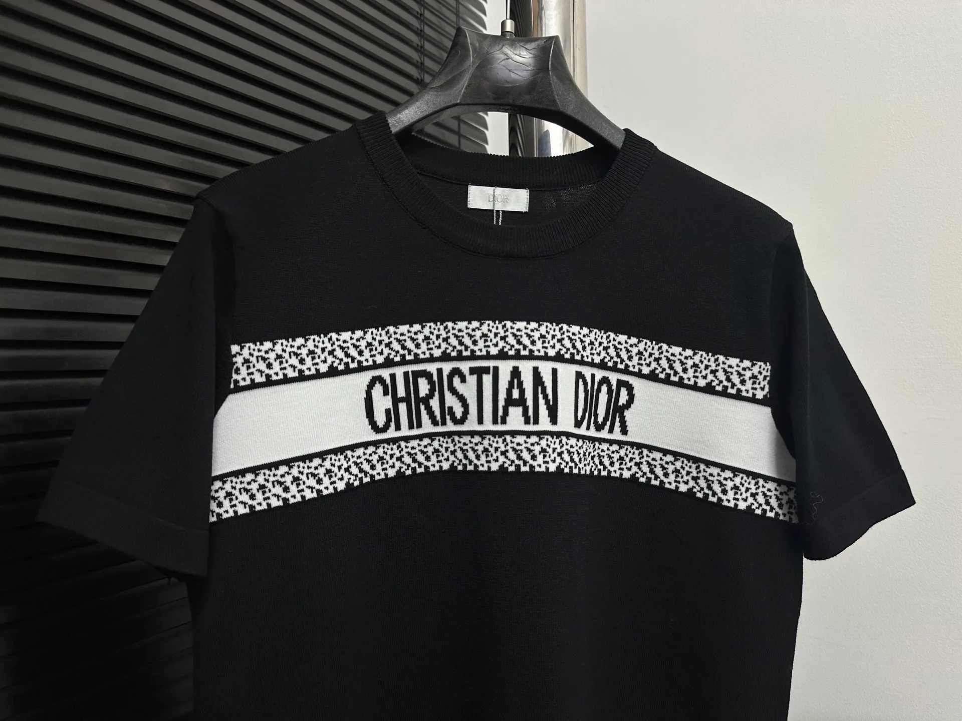 🅿️170 [DIOR] Dior jacquard knitted short-sleeved stretch slimming slim T-shirt half-sleeved for men and women. Dior classic series knitted short-sleeved, exquisite craftsmanship, silky and super breathable fabric, high-end and soft hand feel, spun yarn knitted elastic fabric, light and breathable without the slightest sense of restraint, high-quality knitting, complete with three standards Color: White Black Size: S M L XL