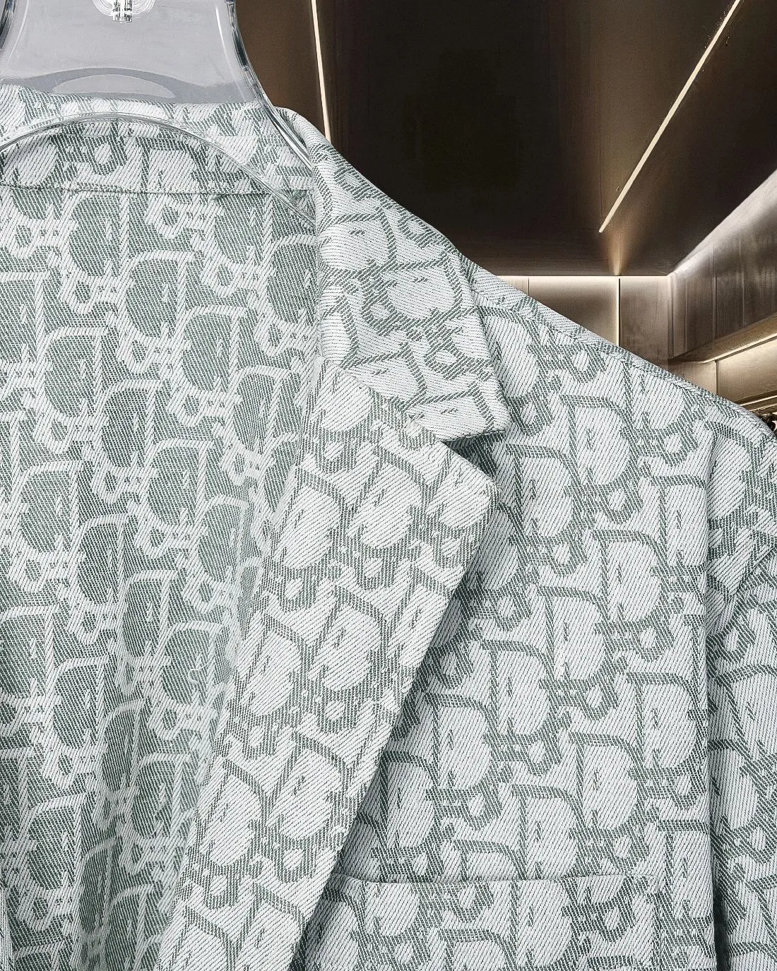 🅿️416 DIOR Dior's hot style is coming. All-over printed barrage logo lapel suit denim jacket. 2025ss official website new jacquard logo, exquisite logo. High-end version, custom-made fabrics at the counter. Highly breathable and comfortable, exquisitely crafted, with impeccable detail processing, custom-made logo engraved buttons, and complete three labels. Brand element design concept reflects high quality. It feels delicate and soft! It presents a casual cut and the upper body shape is great! 🐍Size: M-XXL