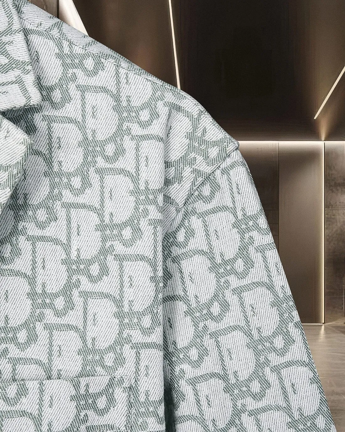 🅿️416 DIOR Dior's hot style is coming. All-over printed barrage logo lapel suit denim jacket. 2025ss official website new jacquard logo, exquisite logo. High-end version, custom-made fabrics at the counter. Highly breathable and comfortable, exquisitely crafted, with impeccable detail processing, custom-made logo engraved buttons, and complete three labels. Brand element design concept reflects high quality. It feels delicate and soft! It presents a casual cut and the upper body shape is great! 🐍Size: M-XXL