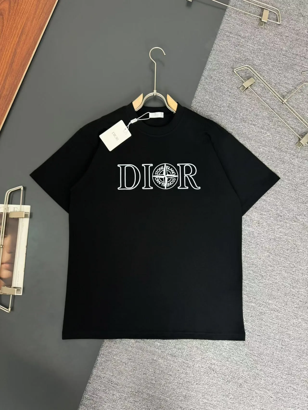 🅿️200 DIOR*Dior*320g heavyweight pure cotton T-shirt, thick, breathable and loose fit. Printed logo design. Spring and summer new round neck fashionable short-sleeved T-shirt. Comfortable against the skin, durable and easy to wear. Meticulous original craftsmanship, a must-have for casual and versatile colors. Color: black, white, rose. Size: S M L XL XXL.