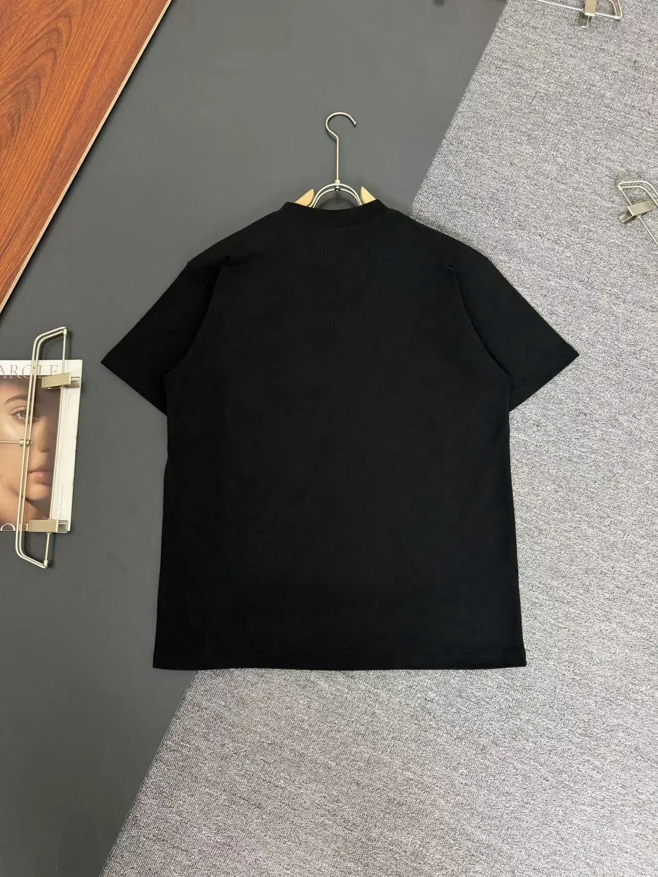 🅿️200 DIOR*Dior*320g heavyweight pure cotton T-shirt, thick, breathable and loose fit. Printed logo design. Spring and summer new round neck fashionable short-sleeved T-shirt. Comfortable against the skin, durable and easy to wear. Meticulous original craftsmanship, a must-have for casual and versatile colors. Color: black, white, rose. Size: S M L XL XXL.