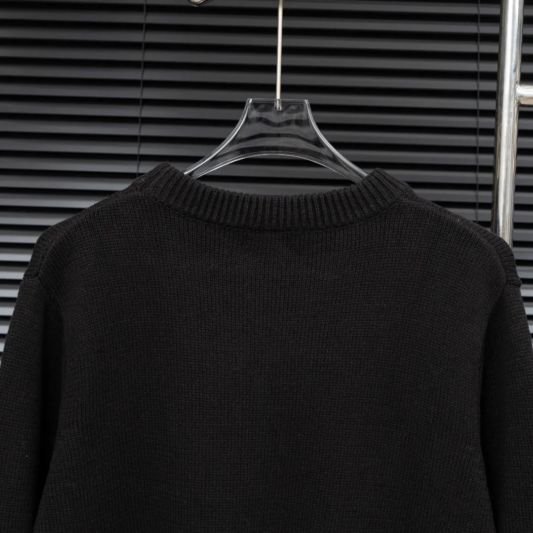 🅿️330 Style: DIOR Dior destination logo knitted long-sleeved sweater Size: S-XXL Fabric: Wool blend Accessories: Full set of customized original accessories No gender distinction, same style for men and women