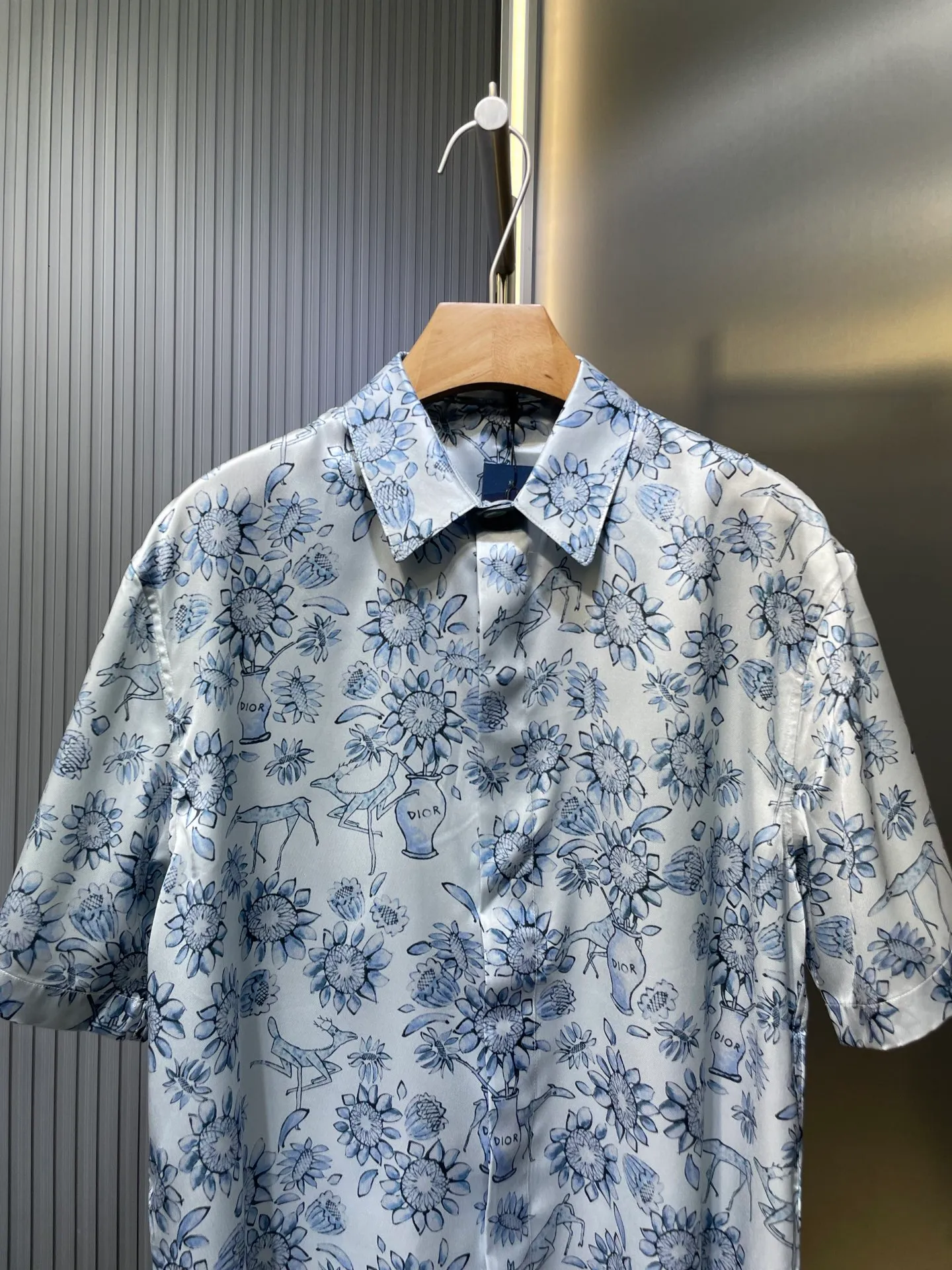 🅿️450 dior 🌟【Top Replica】2025 new summer products, available at the same time, simple and fashionable casual short-sleeved shirt, original imported fabric, comfortable and breathable, top-notch printed letter pattern logo, extremely high-grade, unique design, fashionable and handsome upper body! Code number: 39 40 41 42
