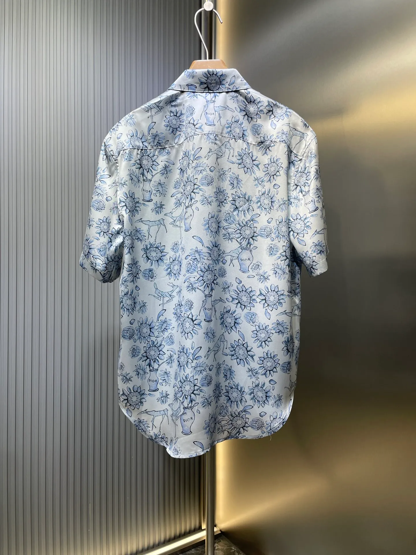 🅿️450 dior 🌟【Top Replica】2025 new summer products, available at the same time, simple and fashionable casual short-sleeved shirt, original imported fabric, comfortable and breathable, top-notch printed letter pattern logo, extremely high-grade, unique design, fashionable and handsome upper body! Code number: 39 40 41 42