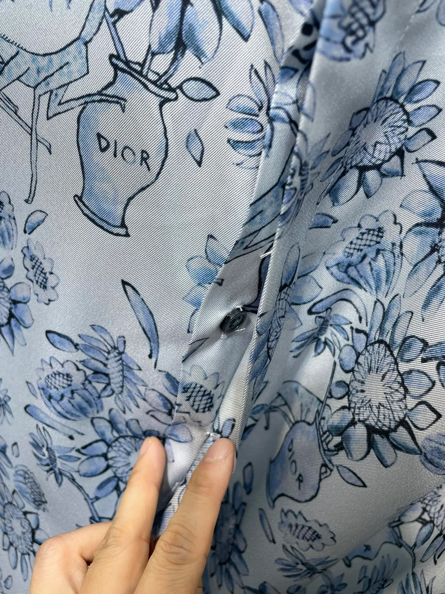 🅿️450 dior 🌟【Top Replica】2025 new summer products, available at the same time, simple and fashionable casual short-sleeved shirt, original imported fabric, comfortable and breathable, top-notch printed letter pattern logo, extremely high-grade, unique design, fashionable and handsome upper body! Code number: 39 40 41 42