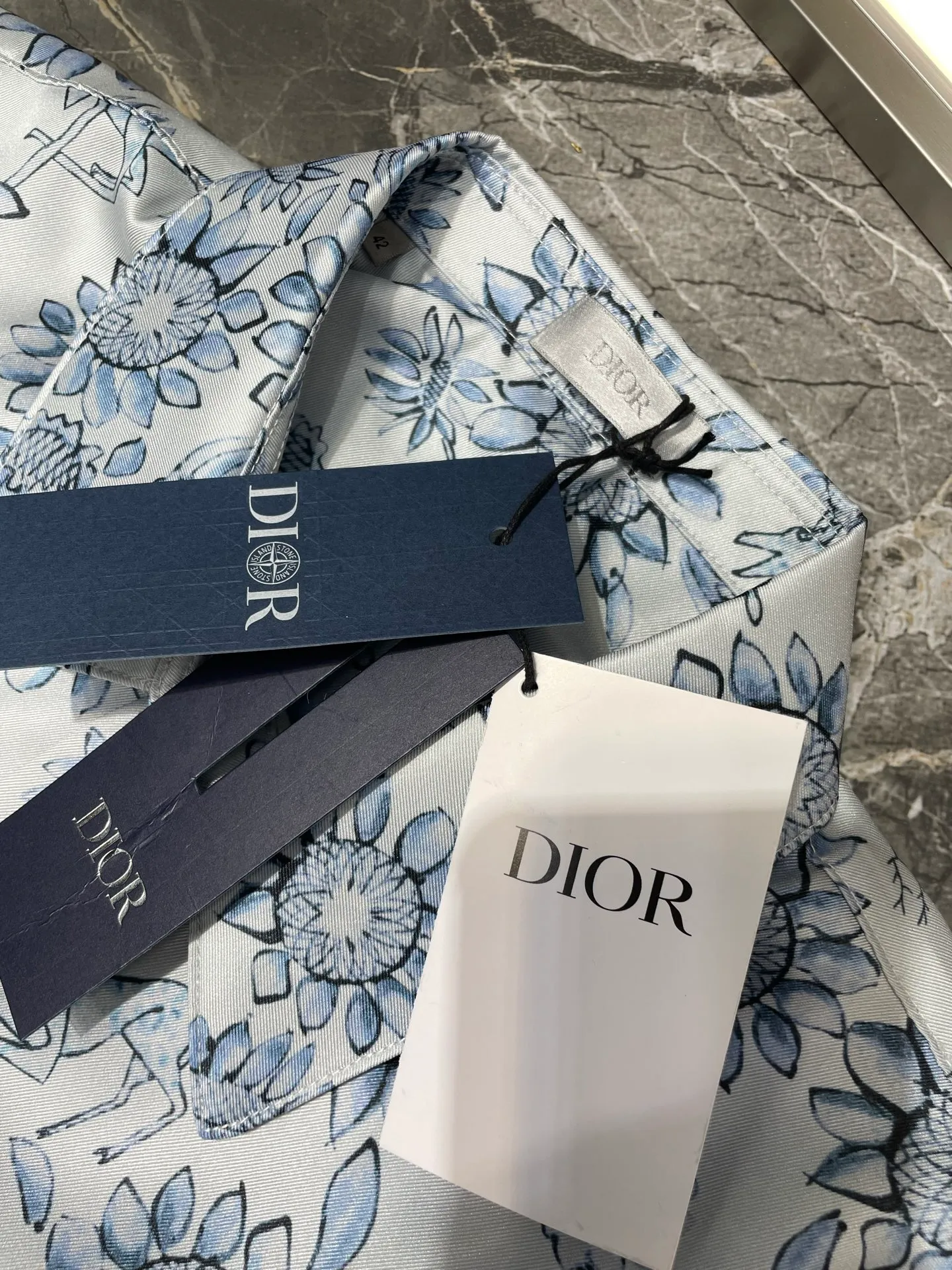 🅿️450 dior 🌟【Top Replica】2025 new summer products, available at the same time, simple and fashionable casual short-sleeved shirt, original imported fabric, comfortable and breathable, top-notch printed letter pattern logo, extremely high-grade, unique design, fashionable and handsome upper body! Code number: 39 40 41 42